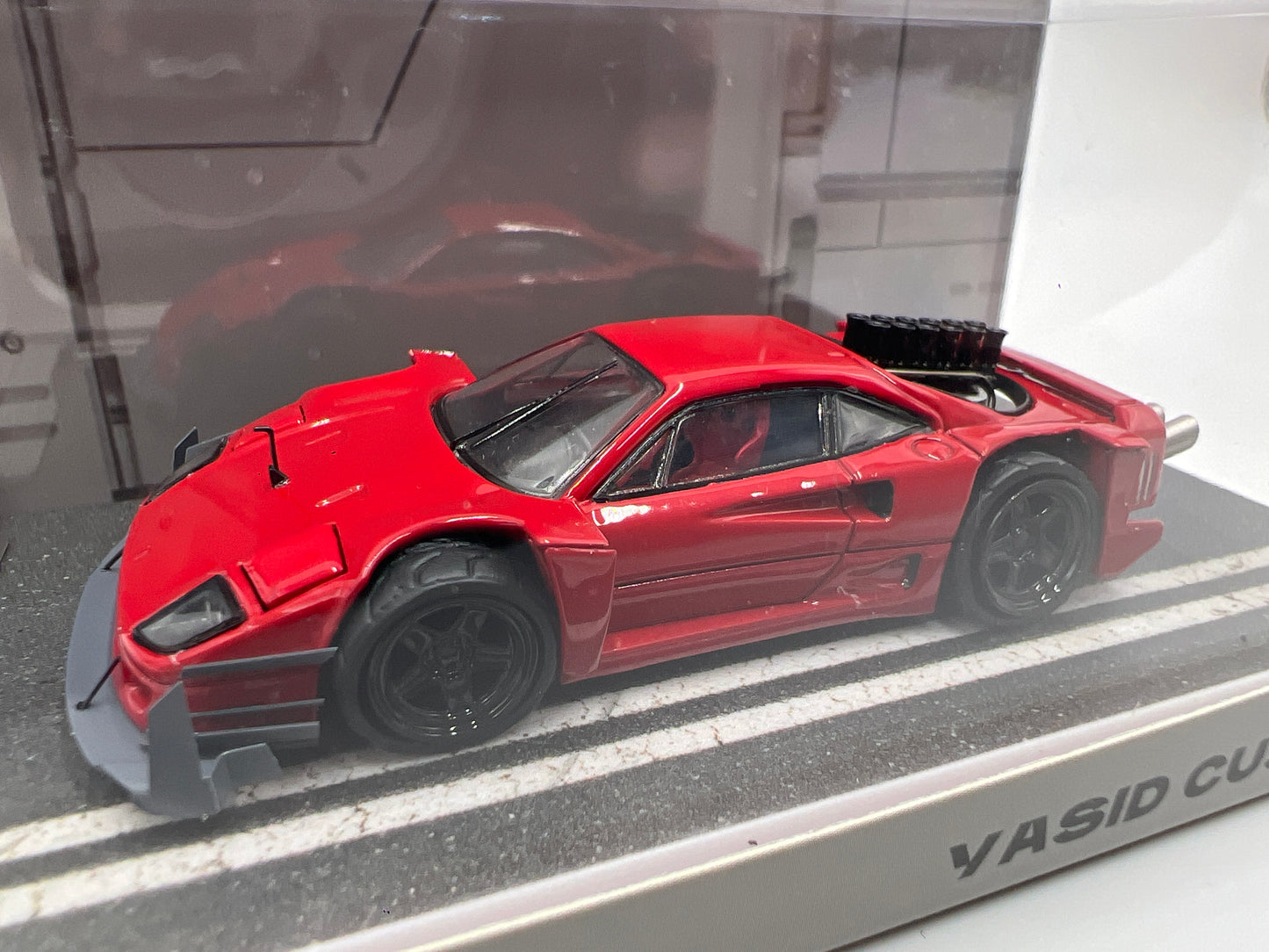 DCM 1/64 #14/599 AI.Yasid Custom Ferrari F40 Red