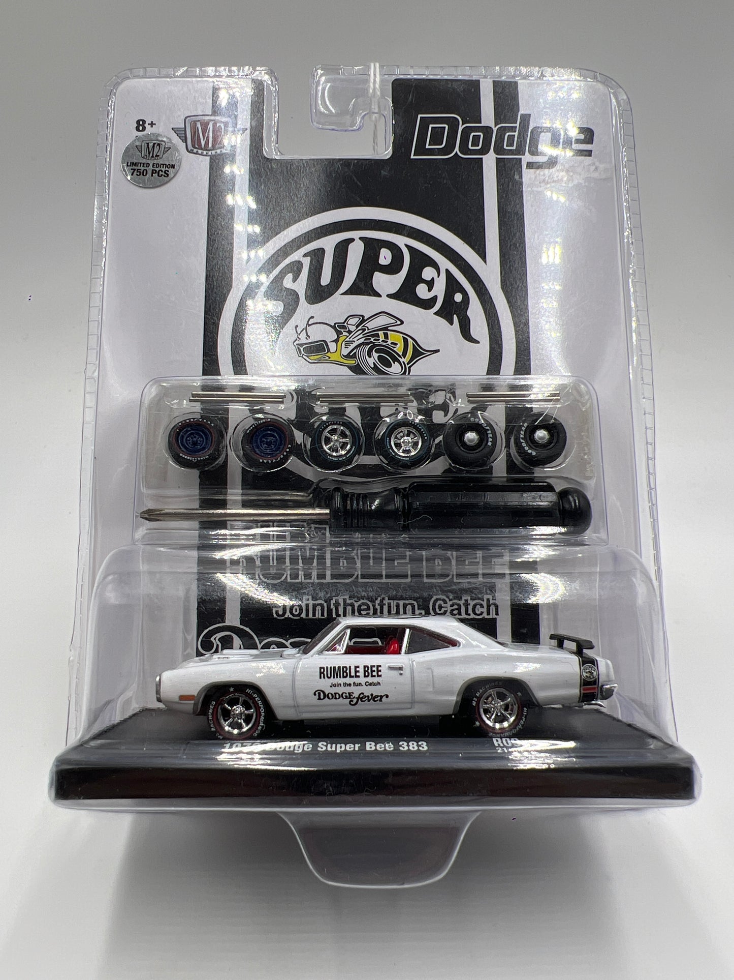 M2 Machines Auto-Wheels CHASE 1970 Dodge Super Bee 383 White R09
