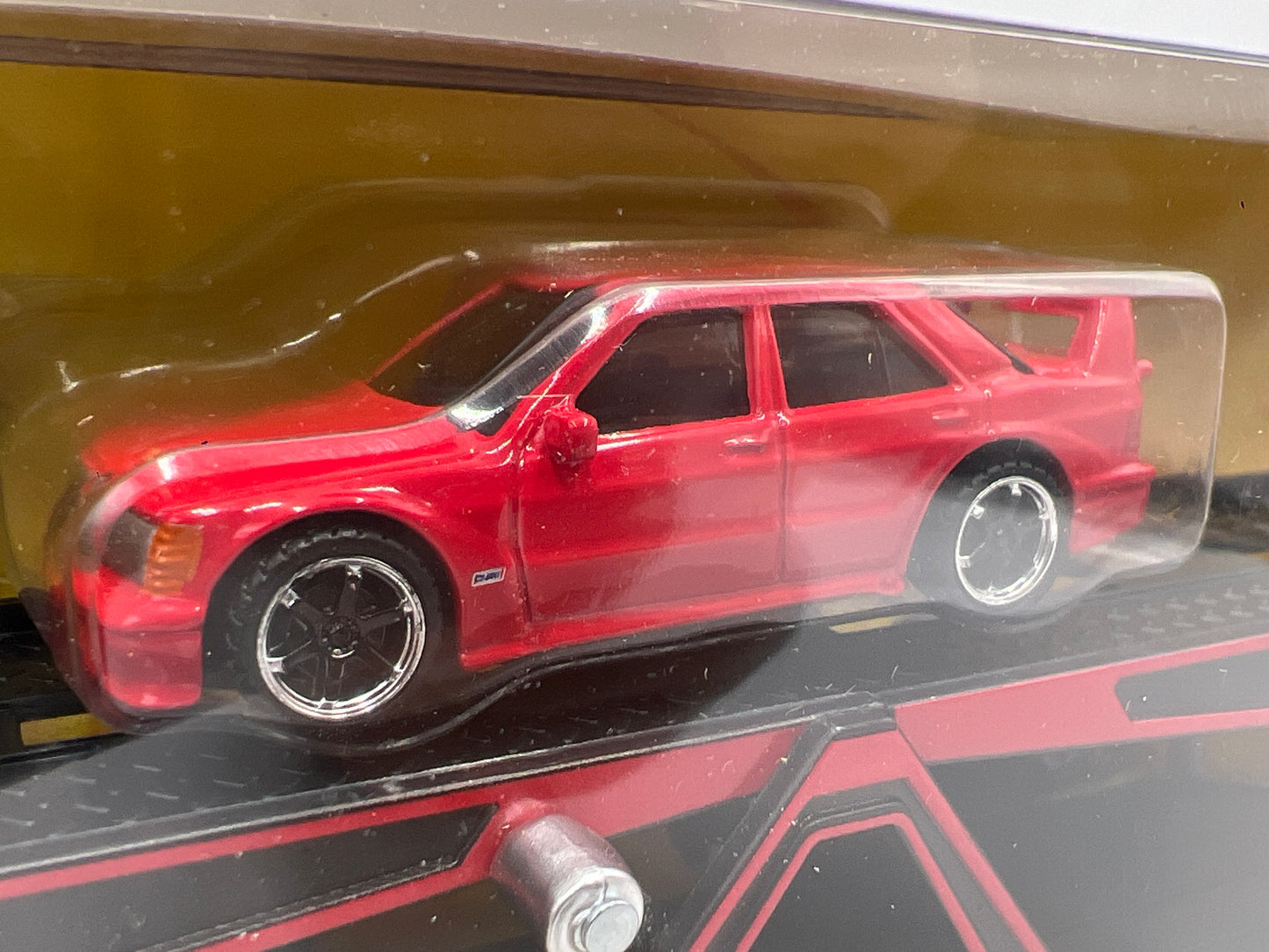 Maisto Design 1/64 Mijo Exclusives Transporters Mercedes-Benz Actros 1851 & 1990 Mercedes-Benz 190 E Red