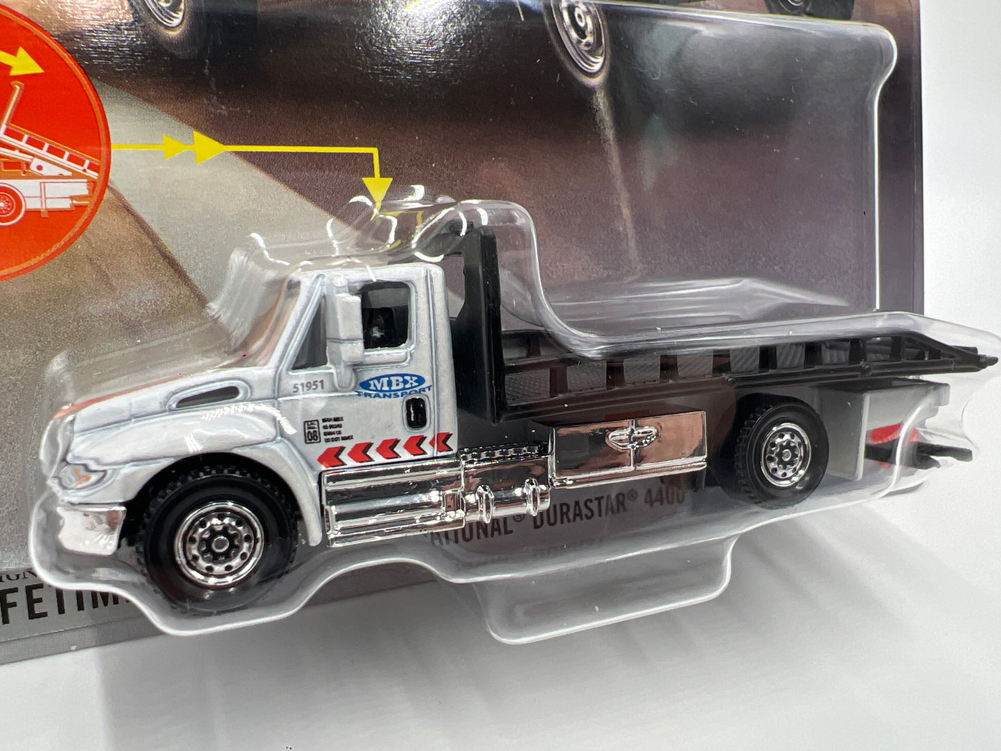 2025 Matchbox Working Rigs #3 International Durastar 4400 White 164F