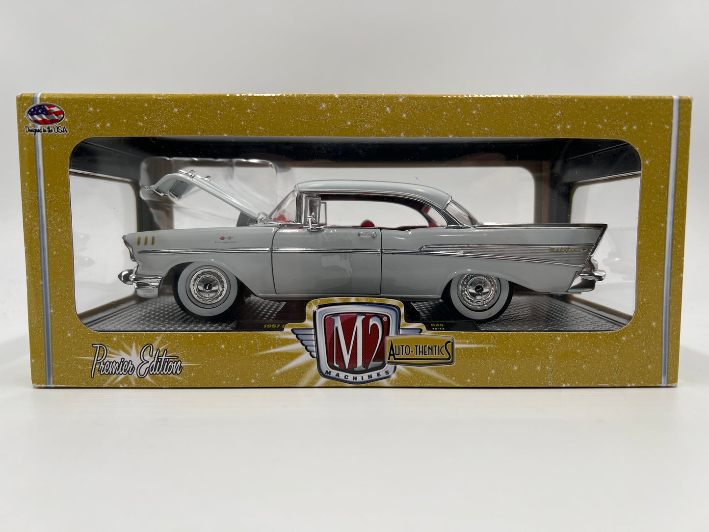 M2 Machines 1/24 Premium Edition Auto-Thentics 1957 Chevrolet Bel Air Hardtop White R49