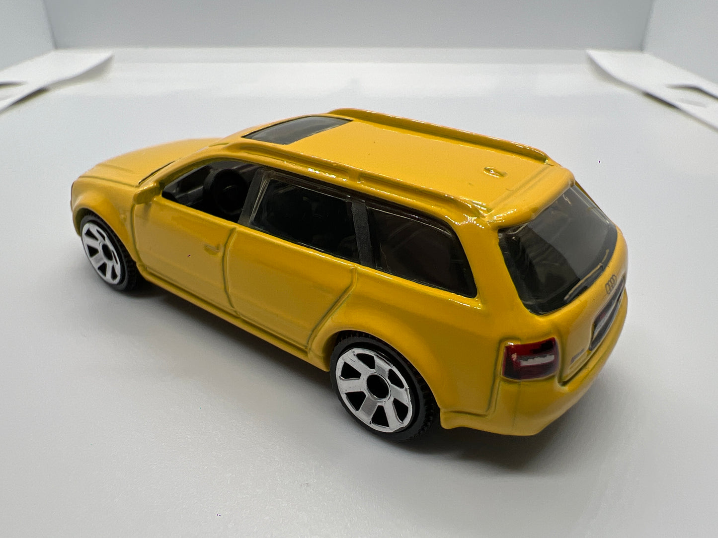 Matchbox 1/64 2004 Audi RS6 Avant Yellow Loose