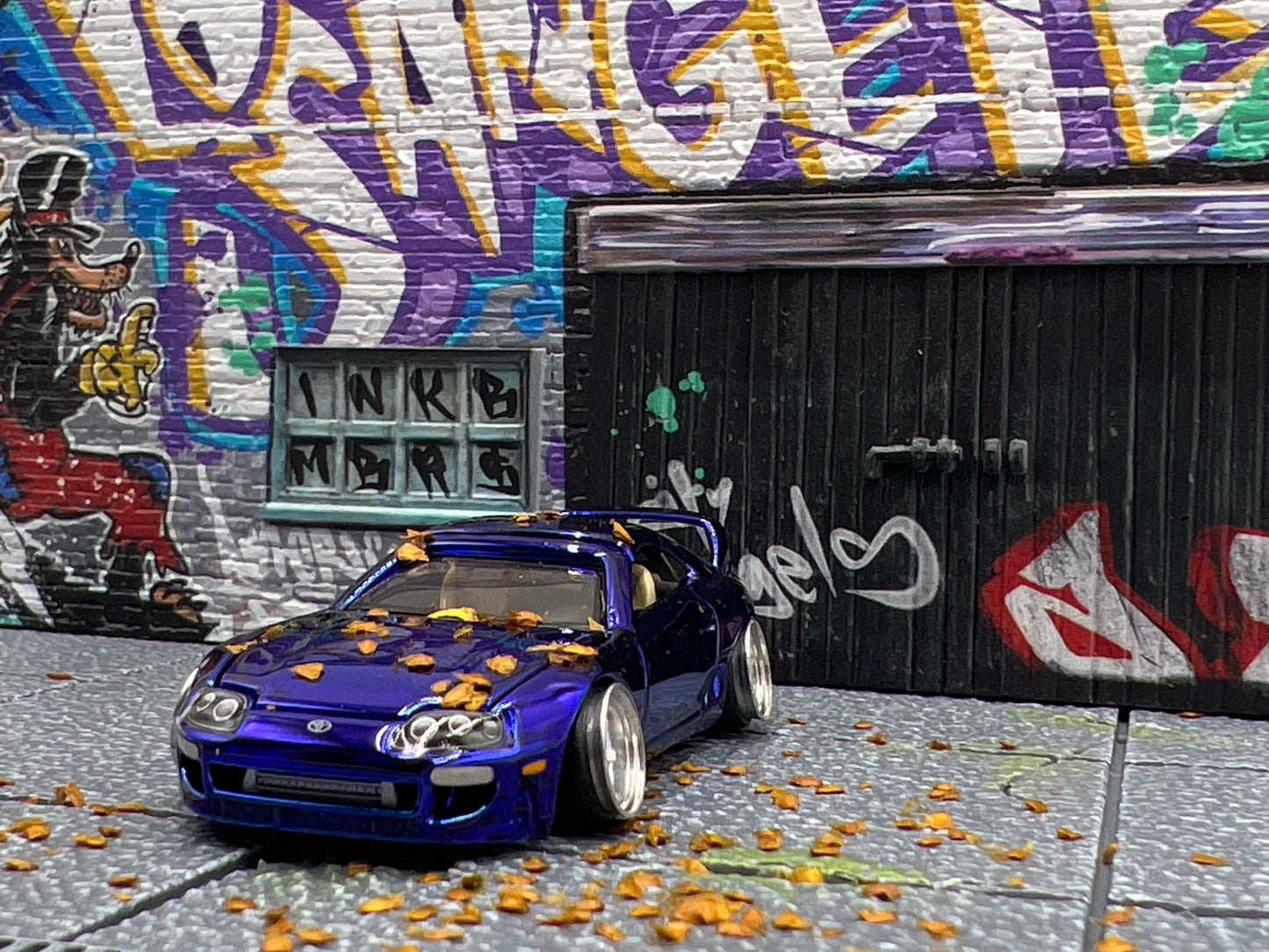 American Diorama 1:64 Mijo Exclusives LA Street Art Resin Diorama Graffiti Limited Edition W/Leaves (Car Not Included)