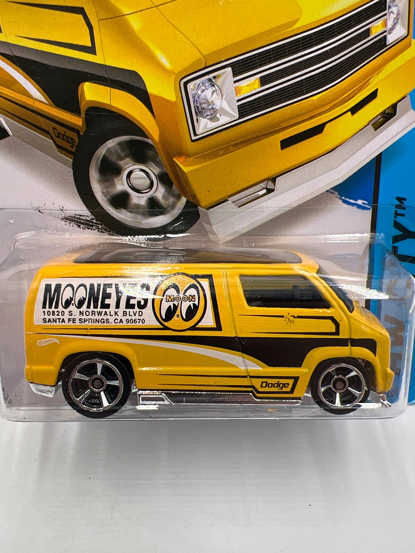 2015 Hot Wheels City #20 Custom 77 Dodge Van Yellow Mooneyes