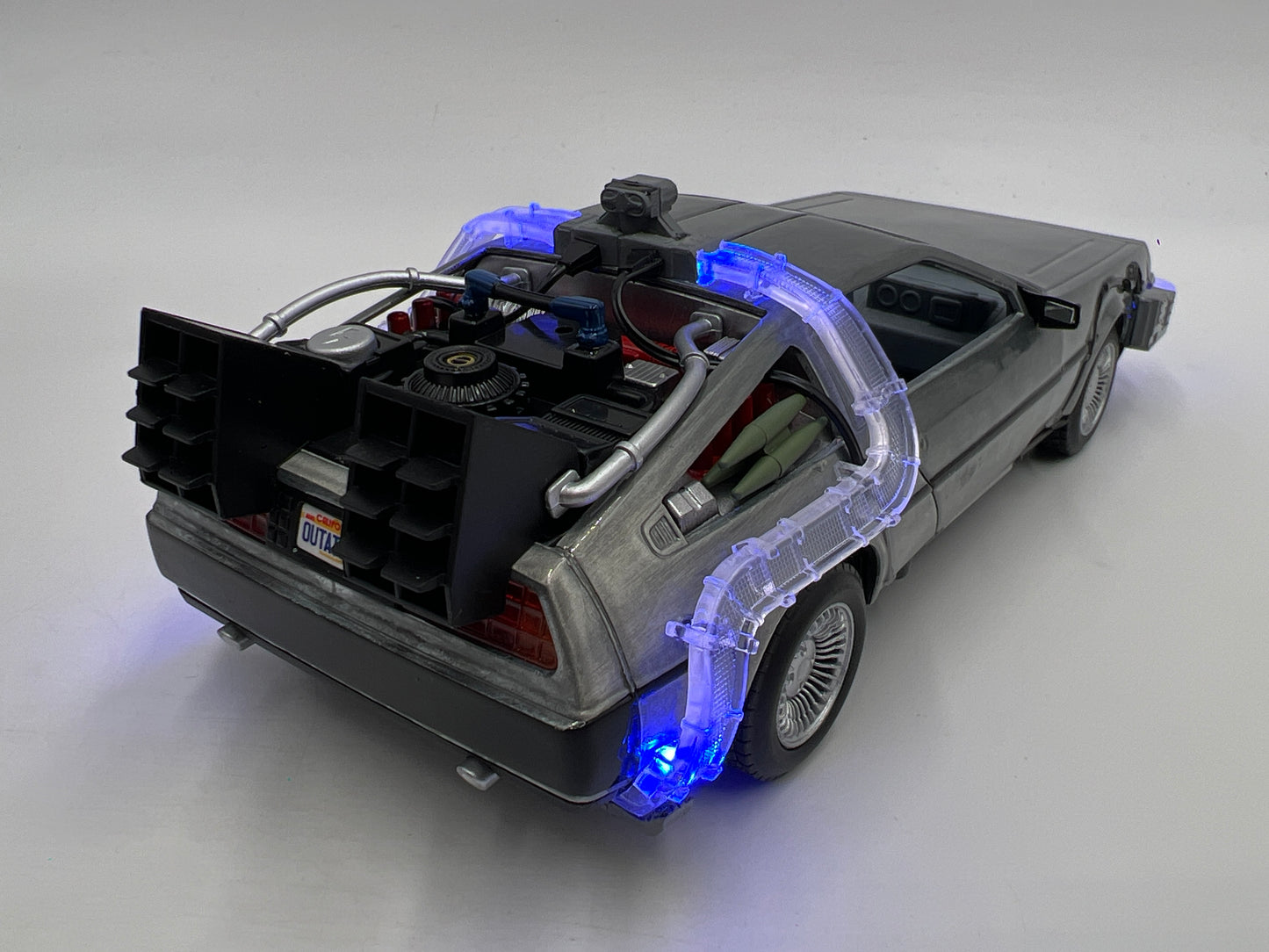 Jada 1/24 Scale Back To The Future 40 Years Edition Time Machine DMC DeLorean W/Lights & Truck Package