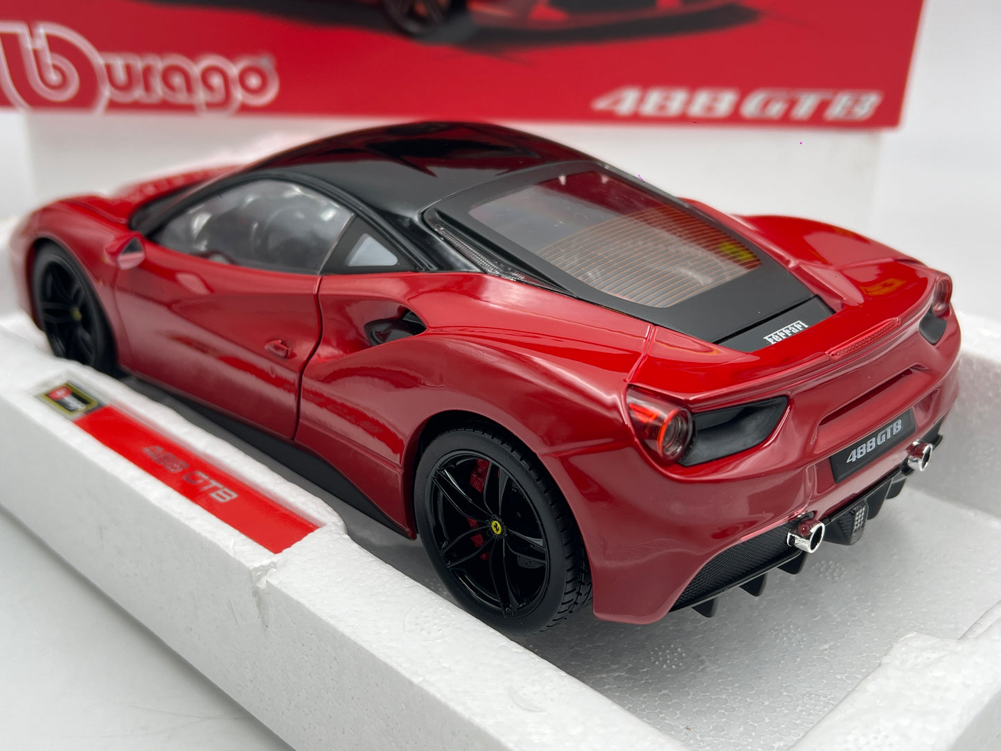 Bburago 1/18 Scale Signature Series Ferrari 488 GTB Red