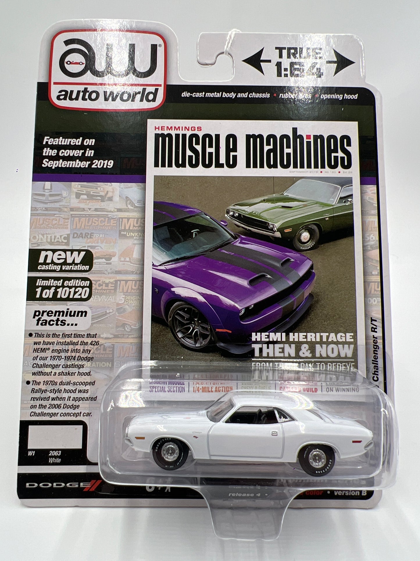 Auto World Hemmings Muscle Machines Release 4 Version B 1970 Dodge Challenger R/T White 231G