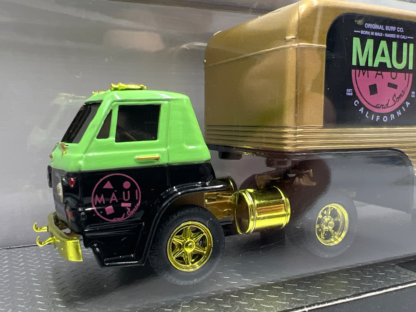 M2 Machines Auto Haulers CHASE Maui And Sons 1970 Dodge L600 COE & 1941 Willys Coupe R56