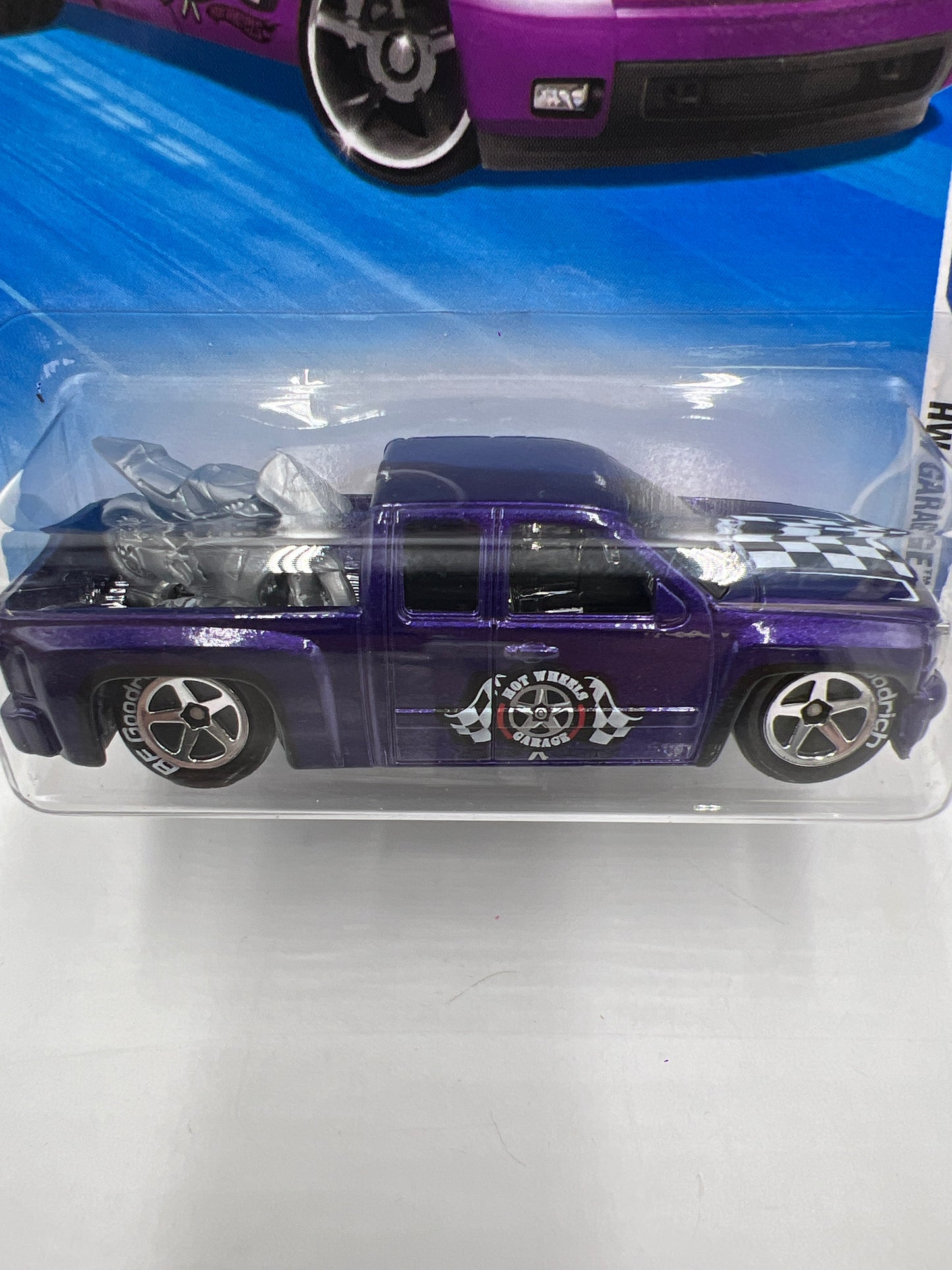 2010 Hot Wheels Garage #070 Walmart Exclusive Chevy Silverado Purple W/Protector