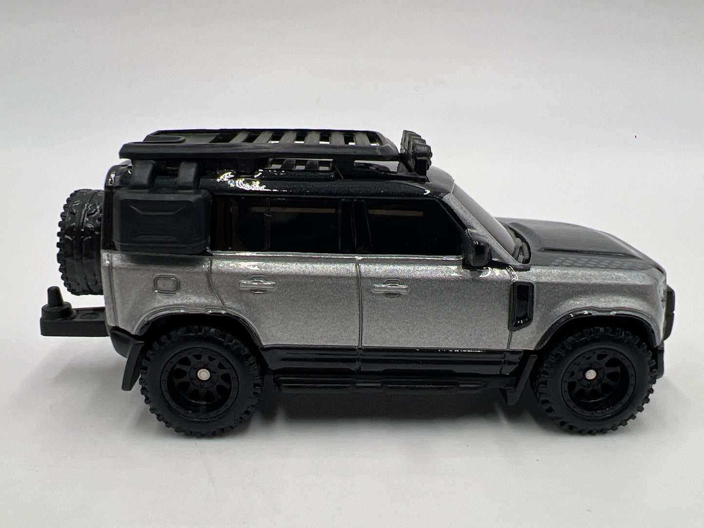 Hot Wheels 1/64 Premium 2023 Land Rover Defender 110 Silver/Black Loose