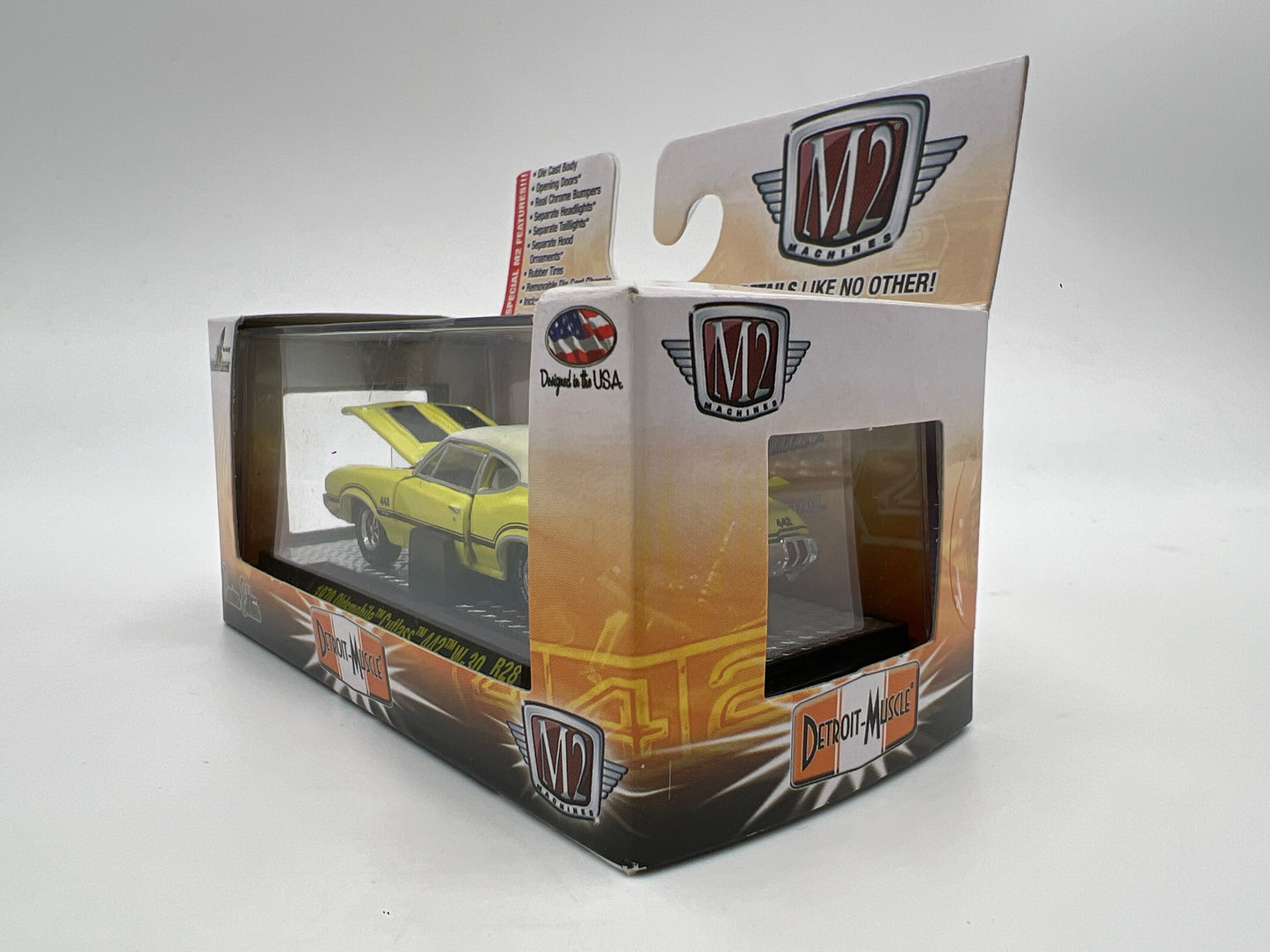 M2 Machines Detroit Muscle 1970 Oldsmobile Cutlass 442 W-30 Yellow R28
