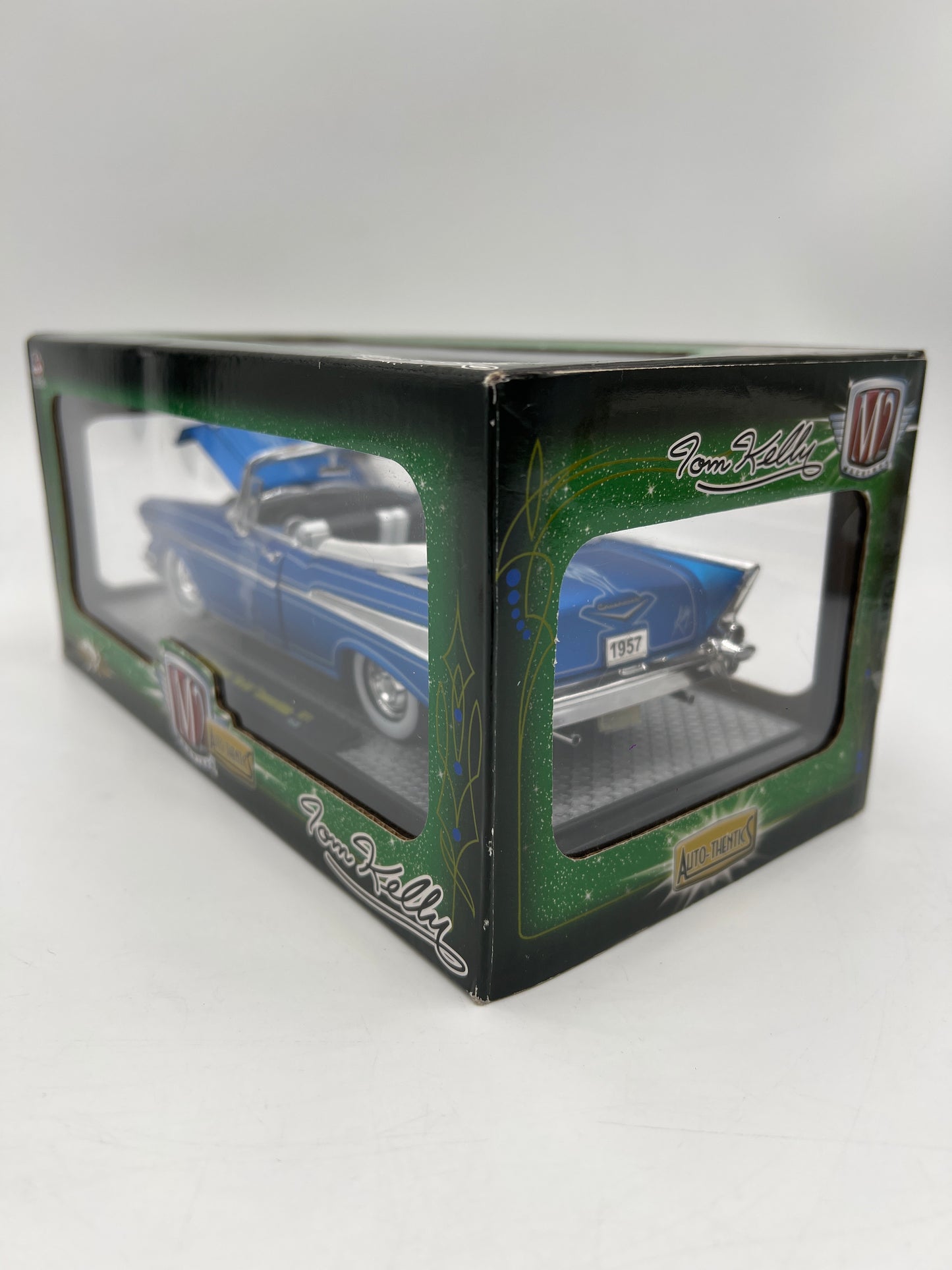 M2 Machines 1/24 Premium Edition Auto-Thentics Tom Kelly 1957 Chevrolet Bel Air Convertible Blue R51