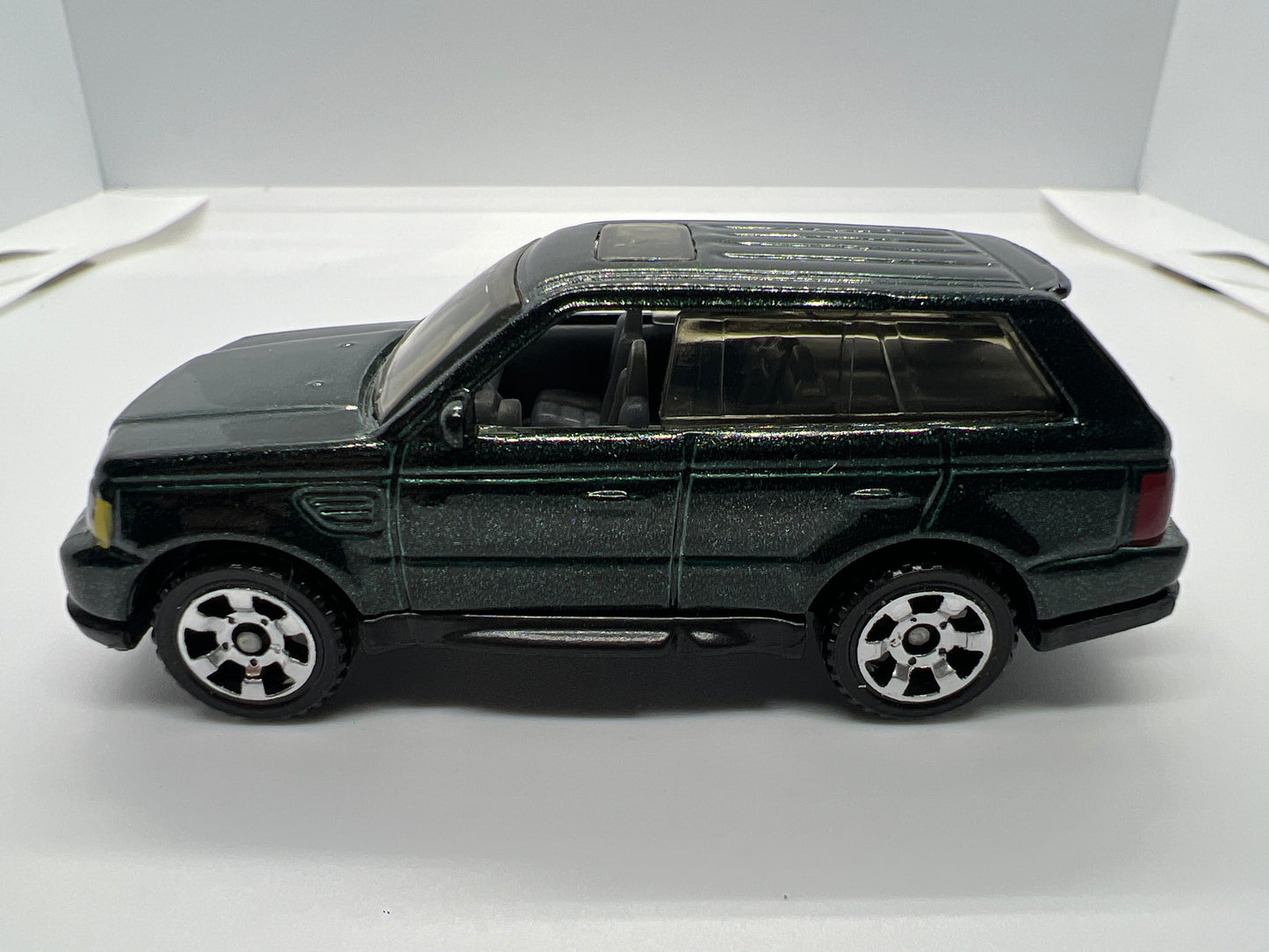 Matchbox 1/64 2005 Range Rover Sport Green Loose