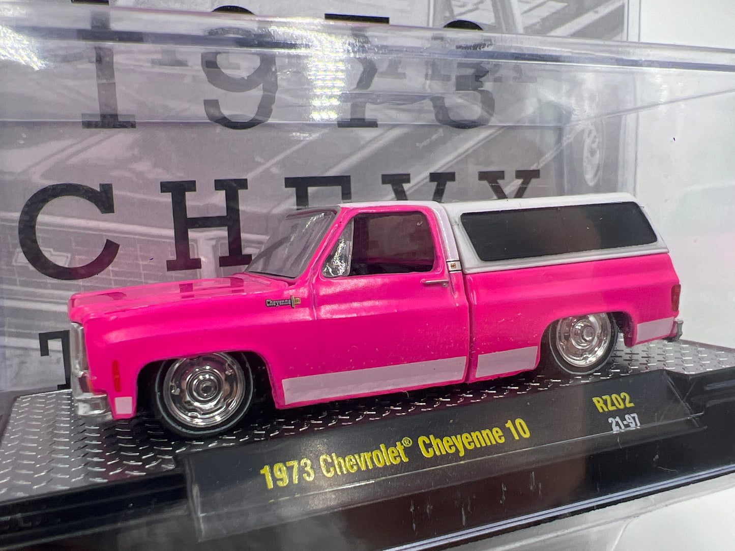 M2 Machines Diecastz C 1973 Chevrolet Cheyenne 10 Pink RZ02