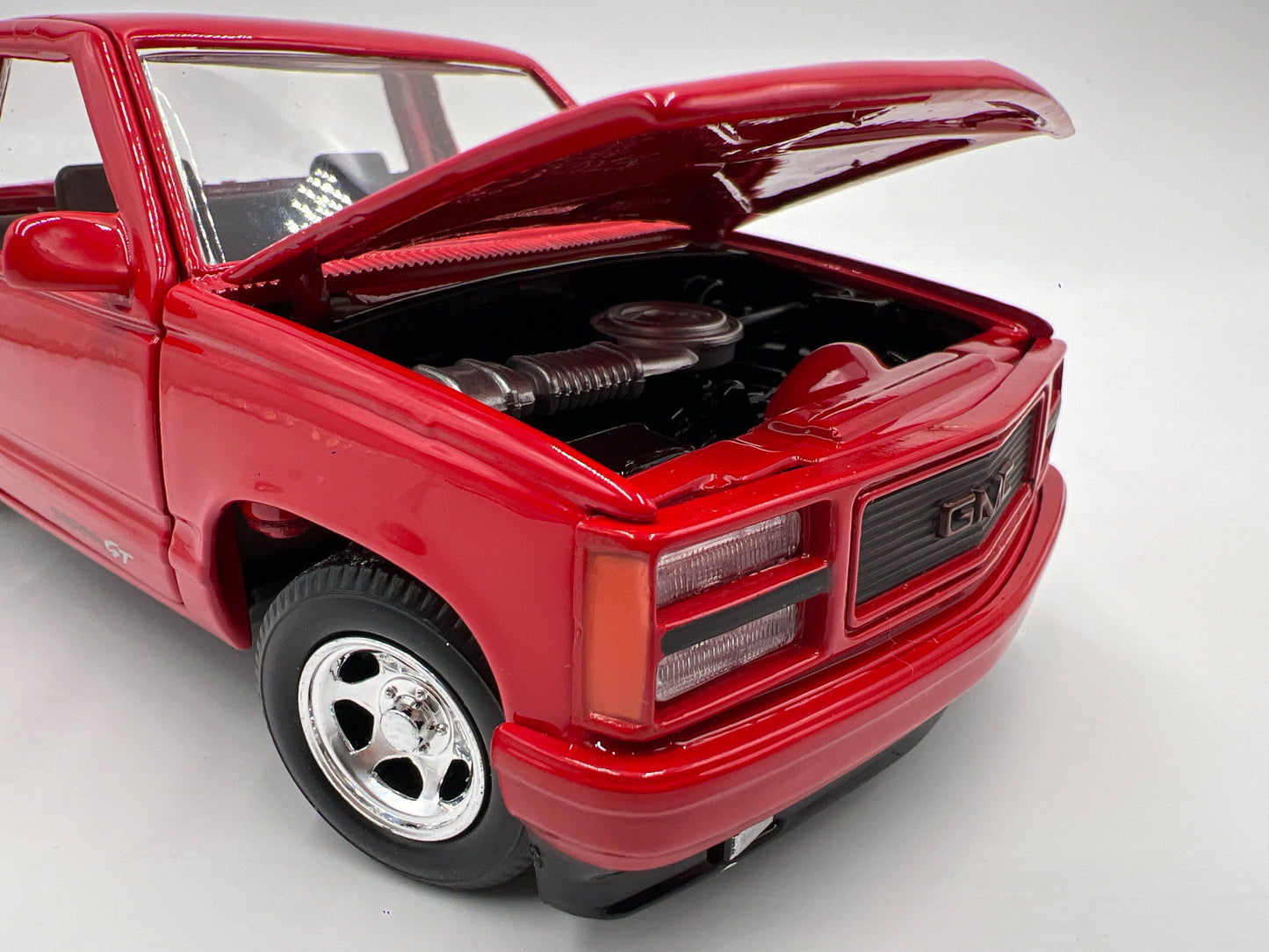 Motor Max American Classics 1/24 Scale 1992 GMC Sierra GT Pickup Red Loose