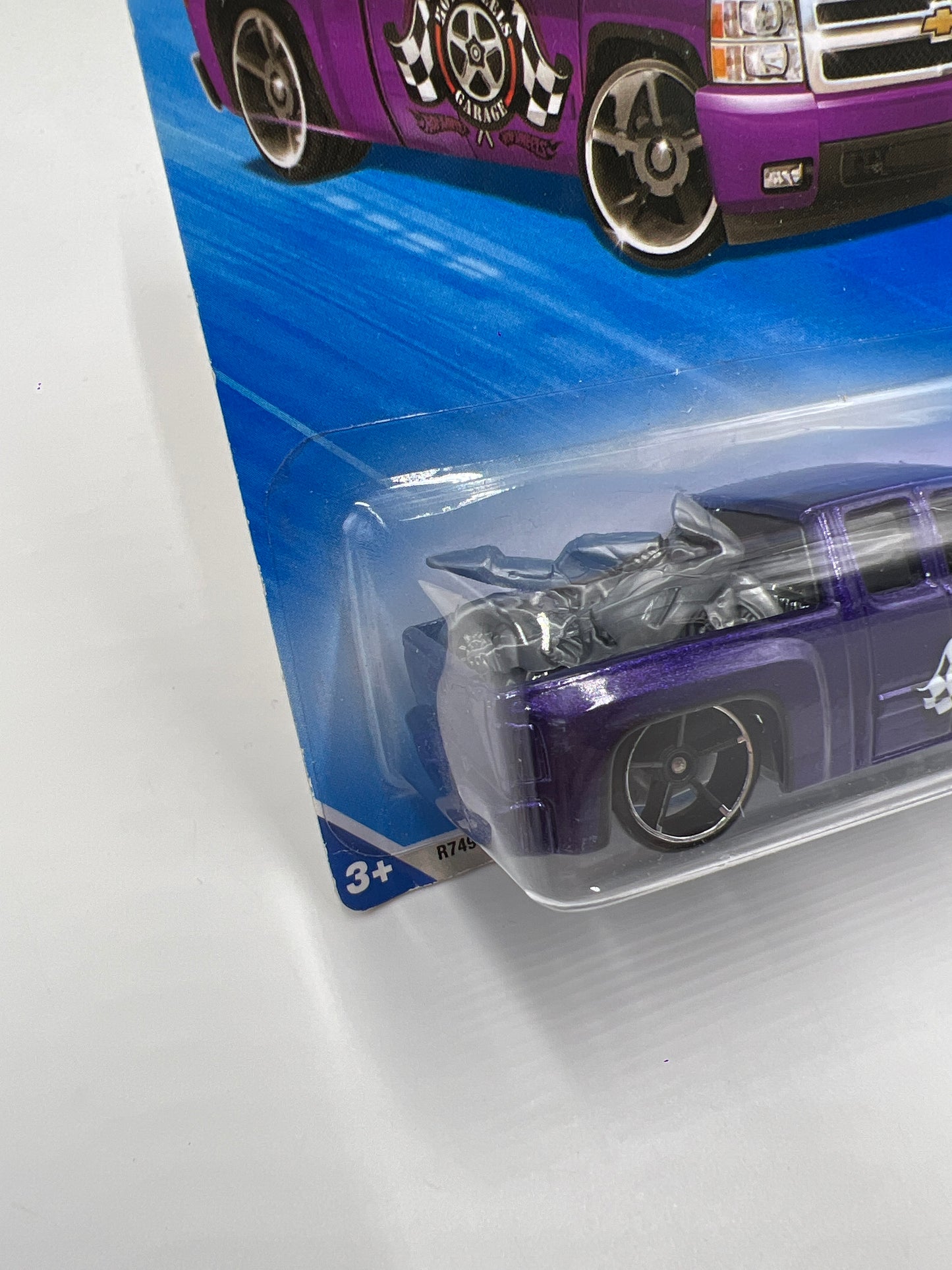 2010 Hot Wheels Garage #70 Chevy Silverado Purple W/Protector