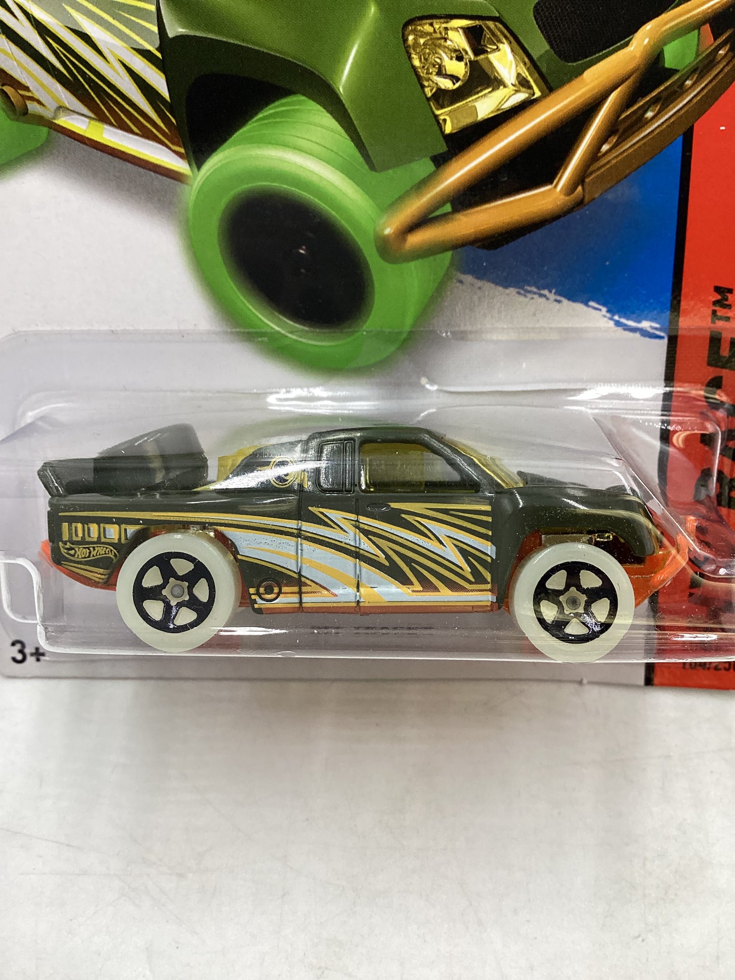 2014 Hot Wheels Treasure Hunt #184 Off Track Green 277R