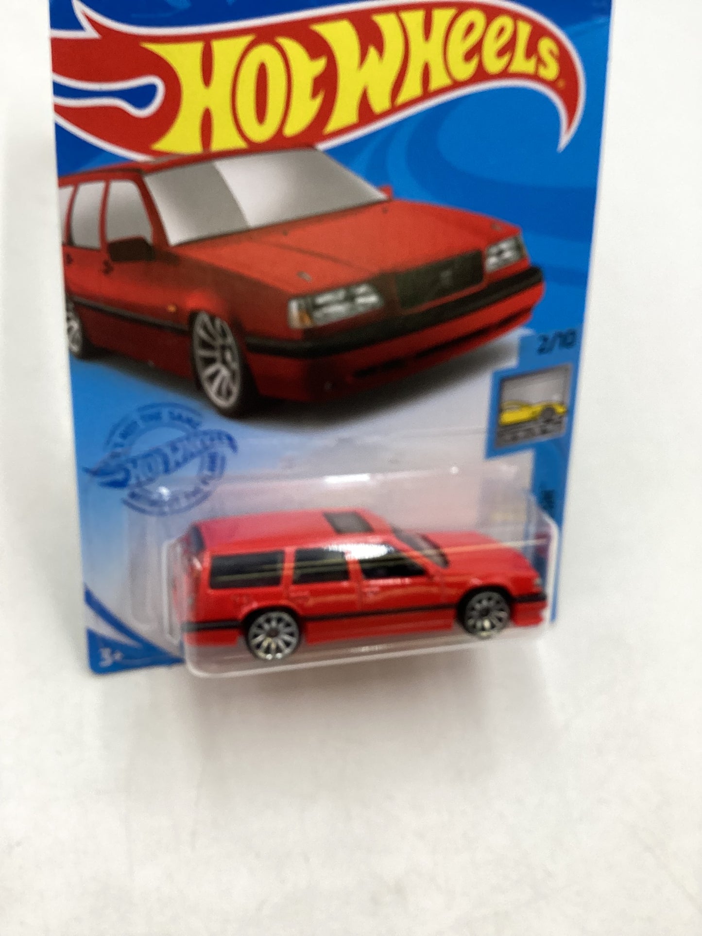 2021 Hot Wheels #43 Volvo 850 Estate Red 92i