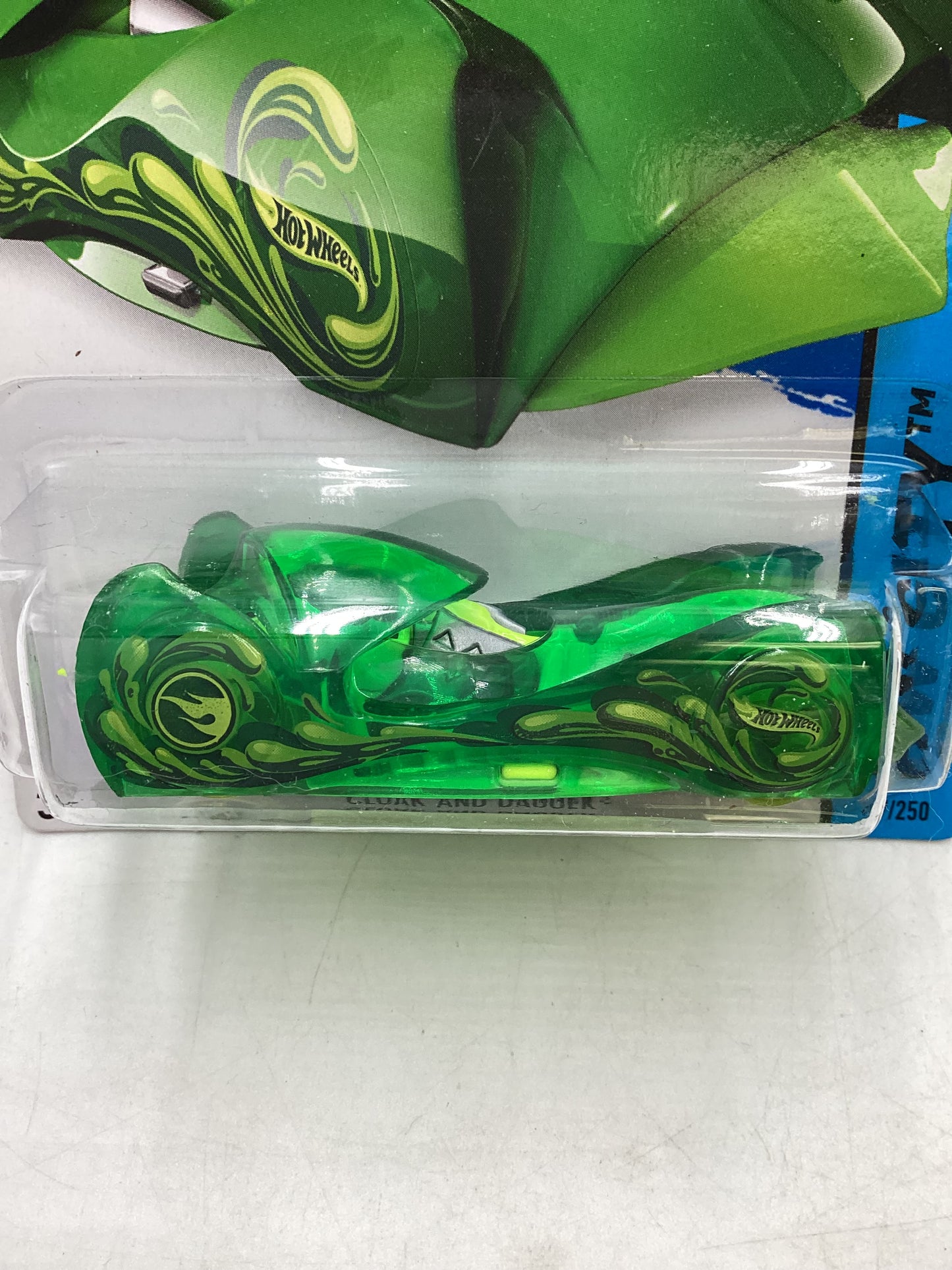 2014 Hot Wheels Treasure Hunt #77 Cloak and Dagger Green 277N