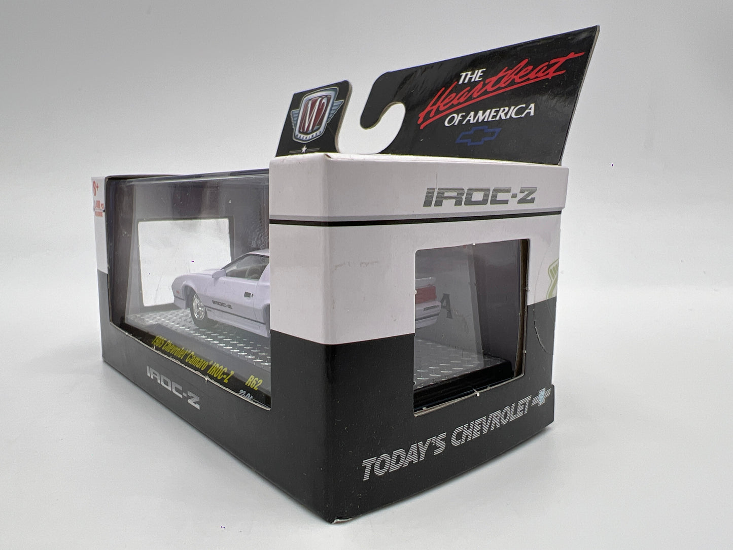 M2 Machines Detroit Muscle 1985 Chevrolet Camaro IROC-Z White R62