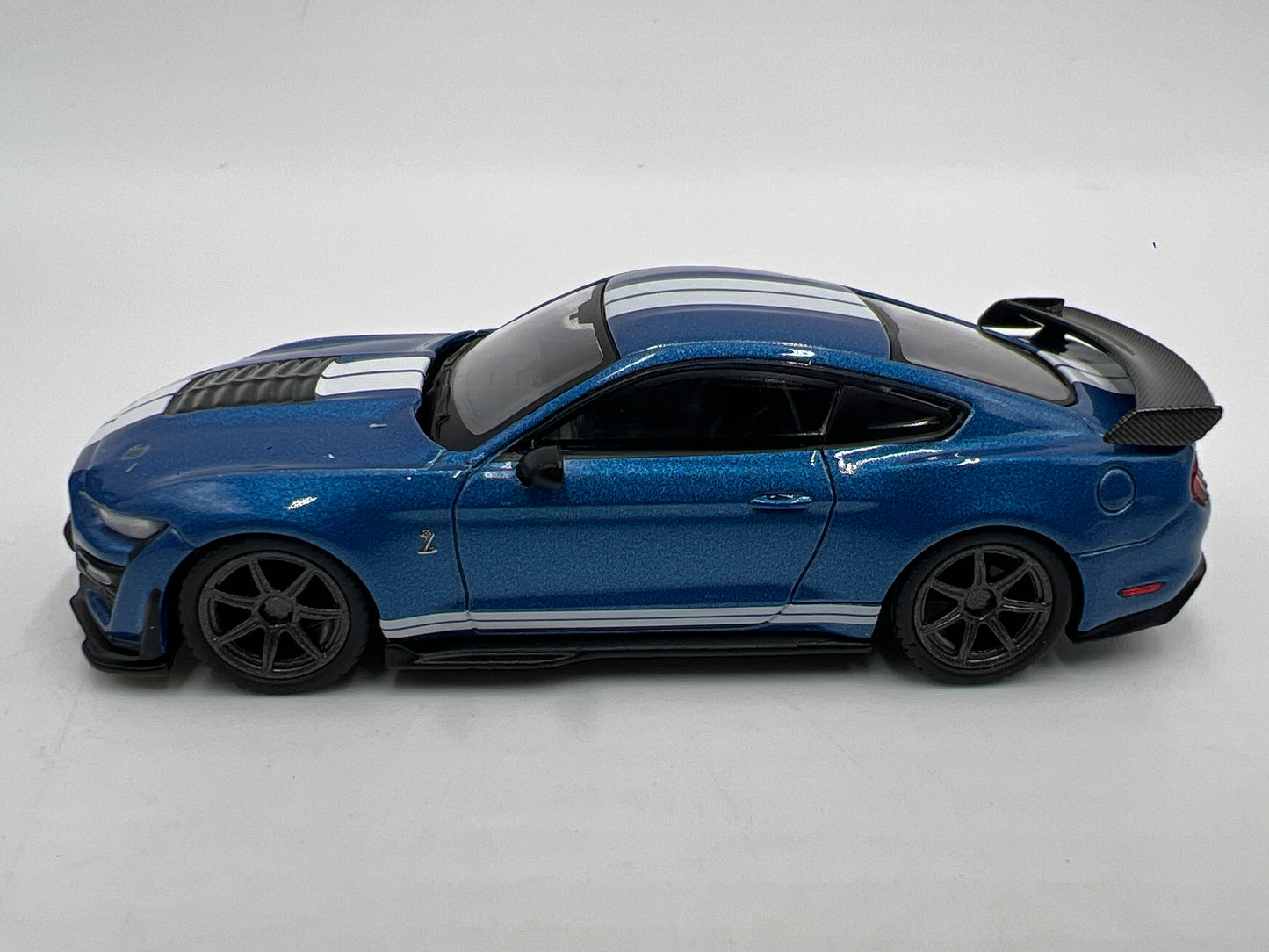 Mini GT MiJo Exclusive #268 Ford Mustang Shelby GT500 Ford Performance Blue