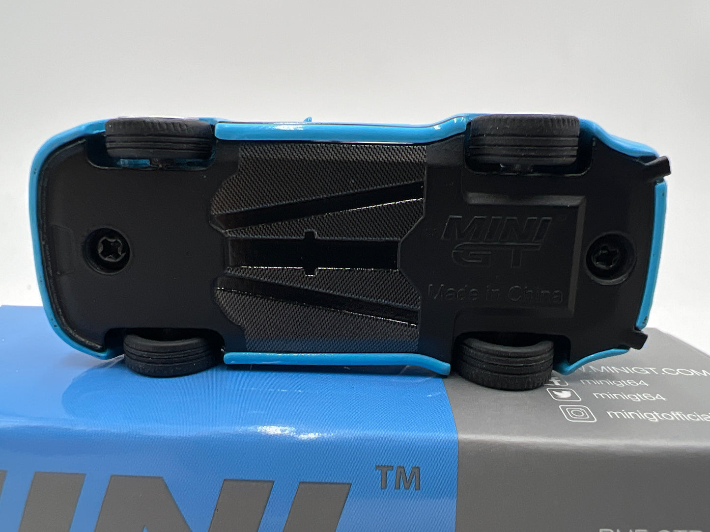 Mini GT Mijo Exclusives #562 Porsche RUF CTR Anniversary Light Blue