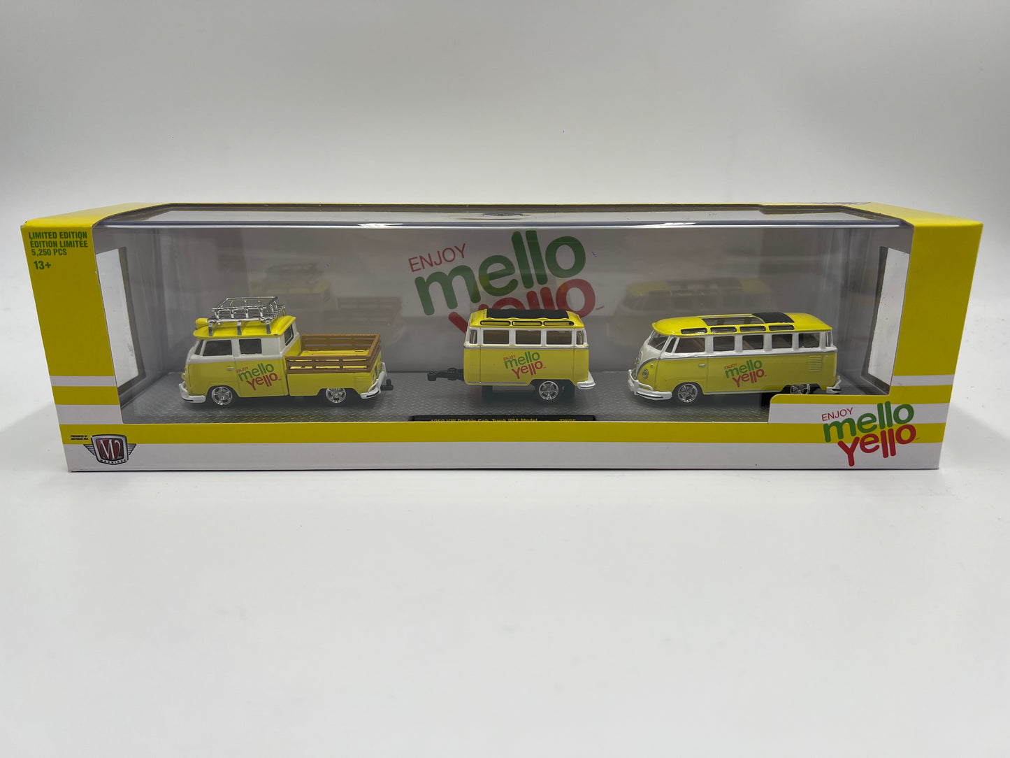 M2 Machines Auto Haulers Mello Yello 1960 VW Double Cab Truck USA Model & 1960 VW Microbus Deluxe U.S.A. Model TW05