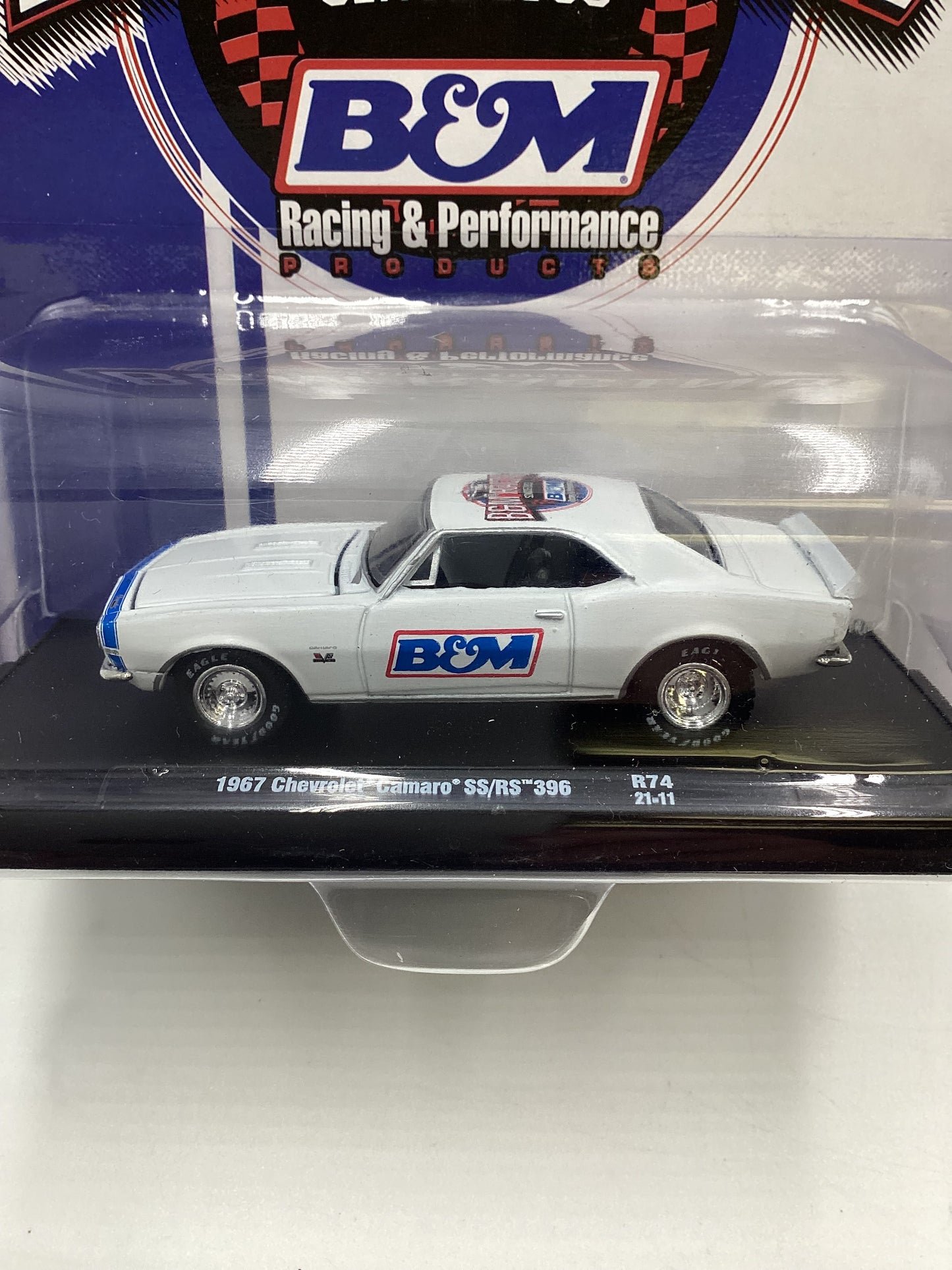 M2 Machines Auto Driver B&M 1967 Chevrolet Camaro SS/RS 396 White R74 190i