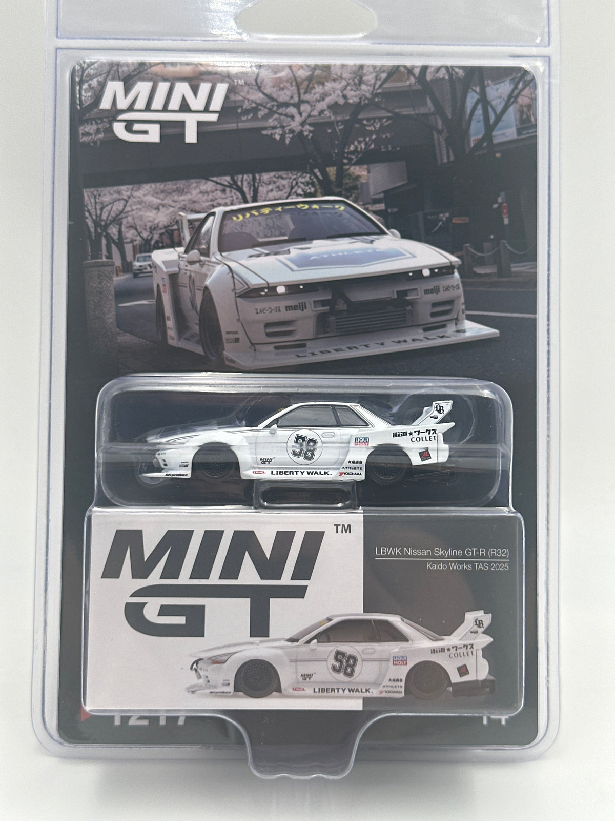 Mini GT #1217 LBWK Nissan  Skyline GTR R32 Liberty Walk