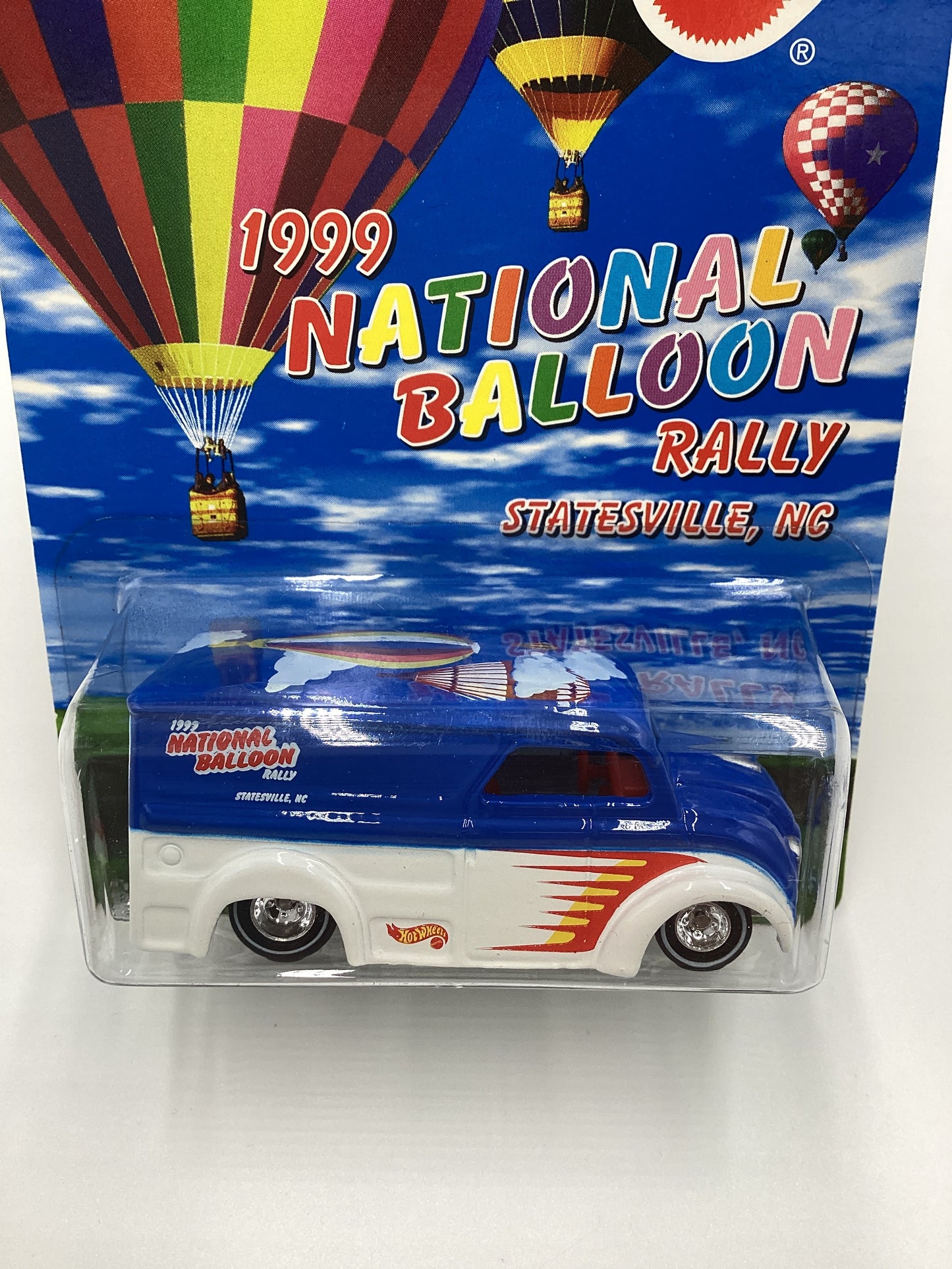1999 Hot Wheels National Ballon Rally NC Dairy Delivery White/Blue W/Protector SR