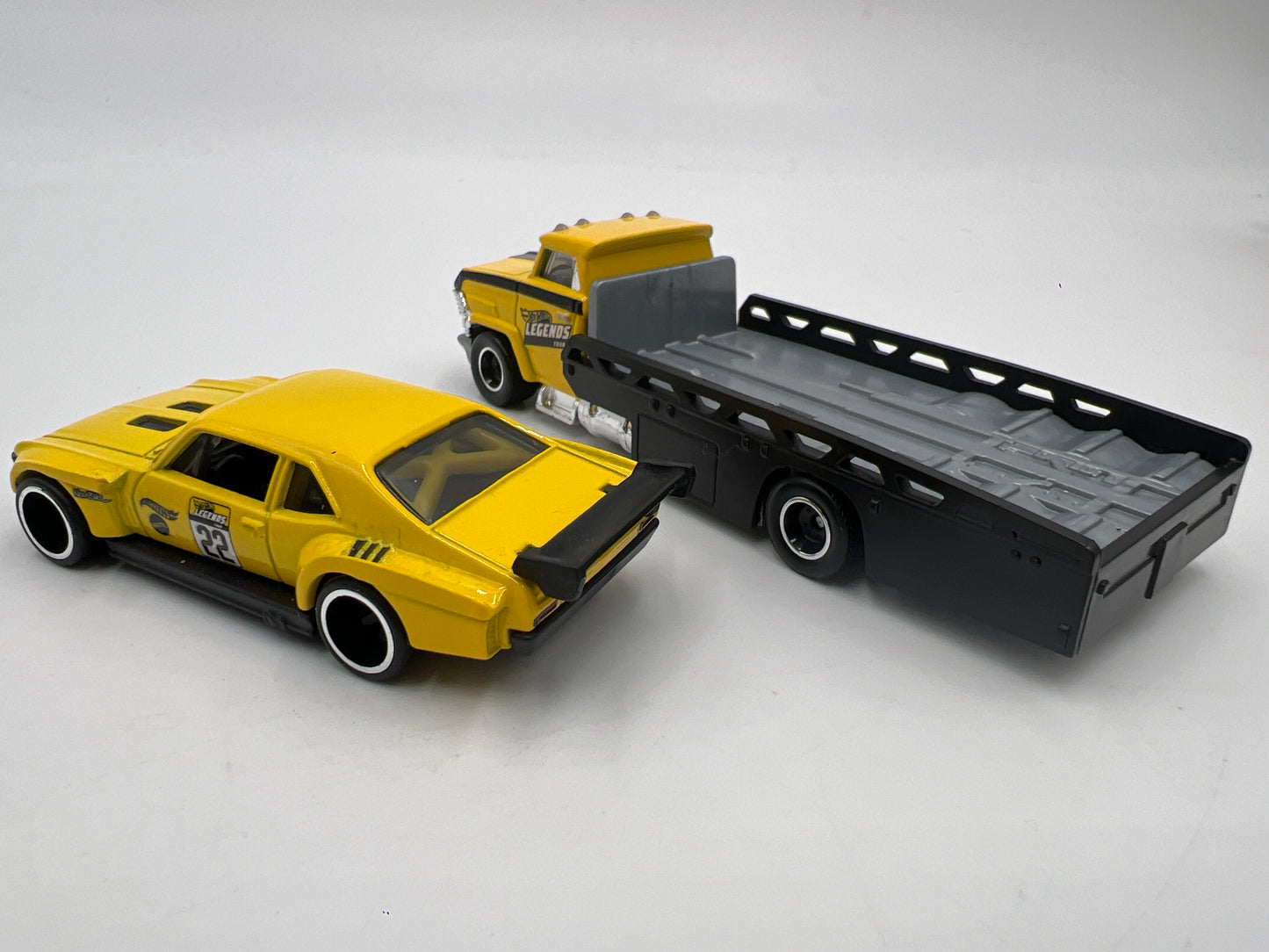 Hot Wheels 1/64 Premium Team Transport Legends Tour Custom 70 Chevy Nova & Horizon Hauler Yellow Loose