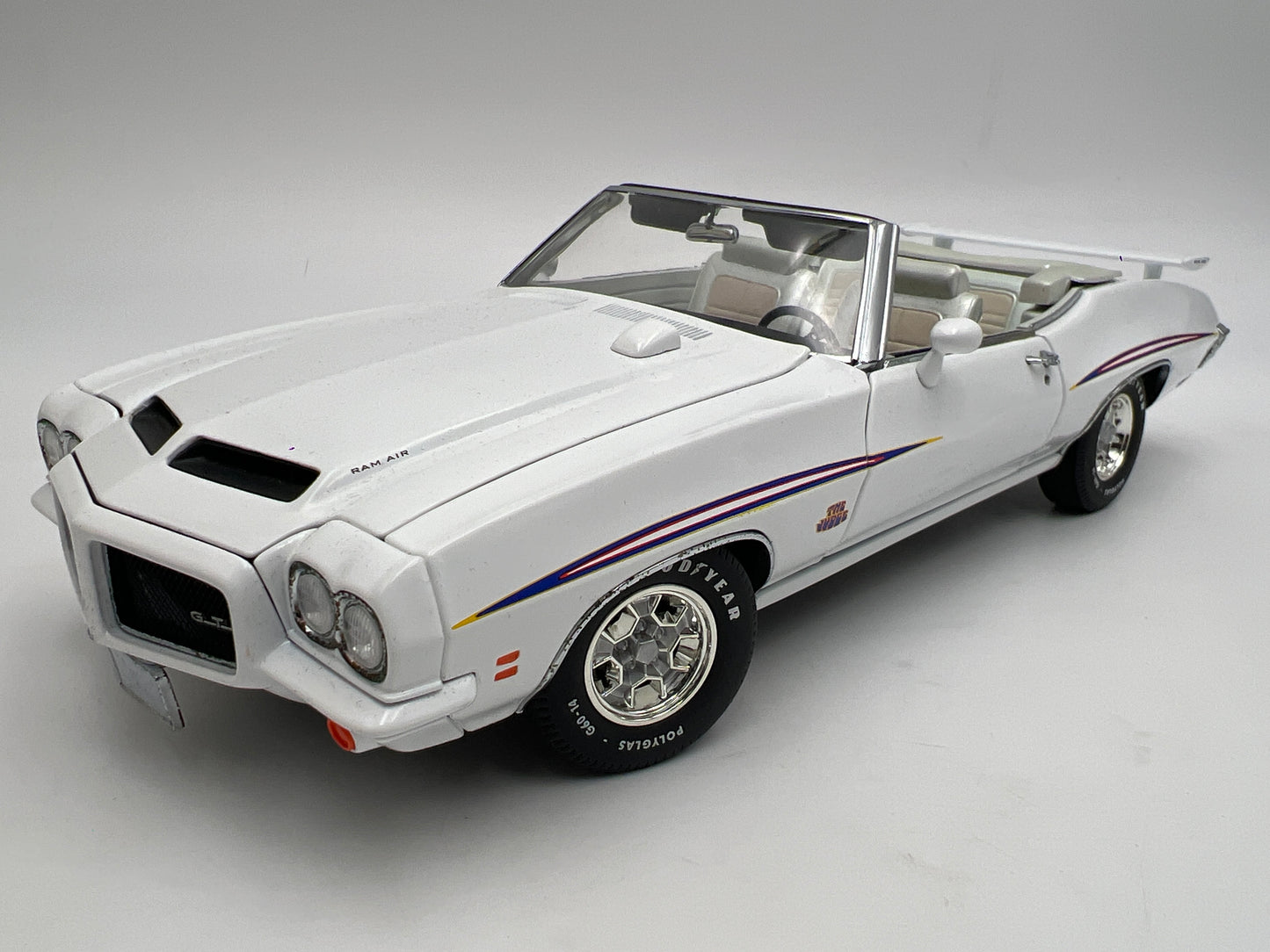 GMP 1/18 Scale 1/2496 1971 Pontiac GTO Judge White W/Box