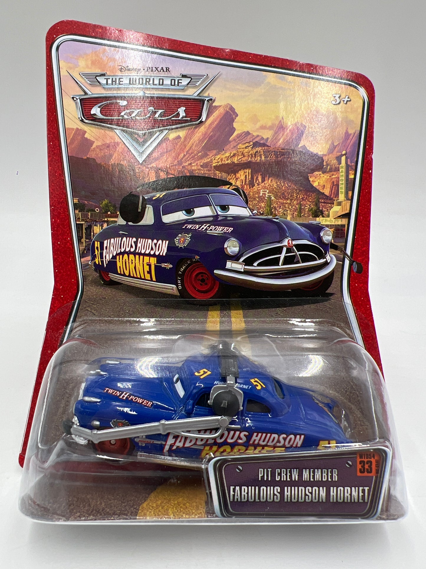 Disney Pixar The World Of Cars #33 Pit Crew Member Fabulous Hudson Hornet 141B