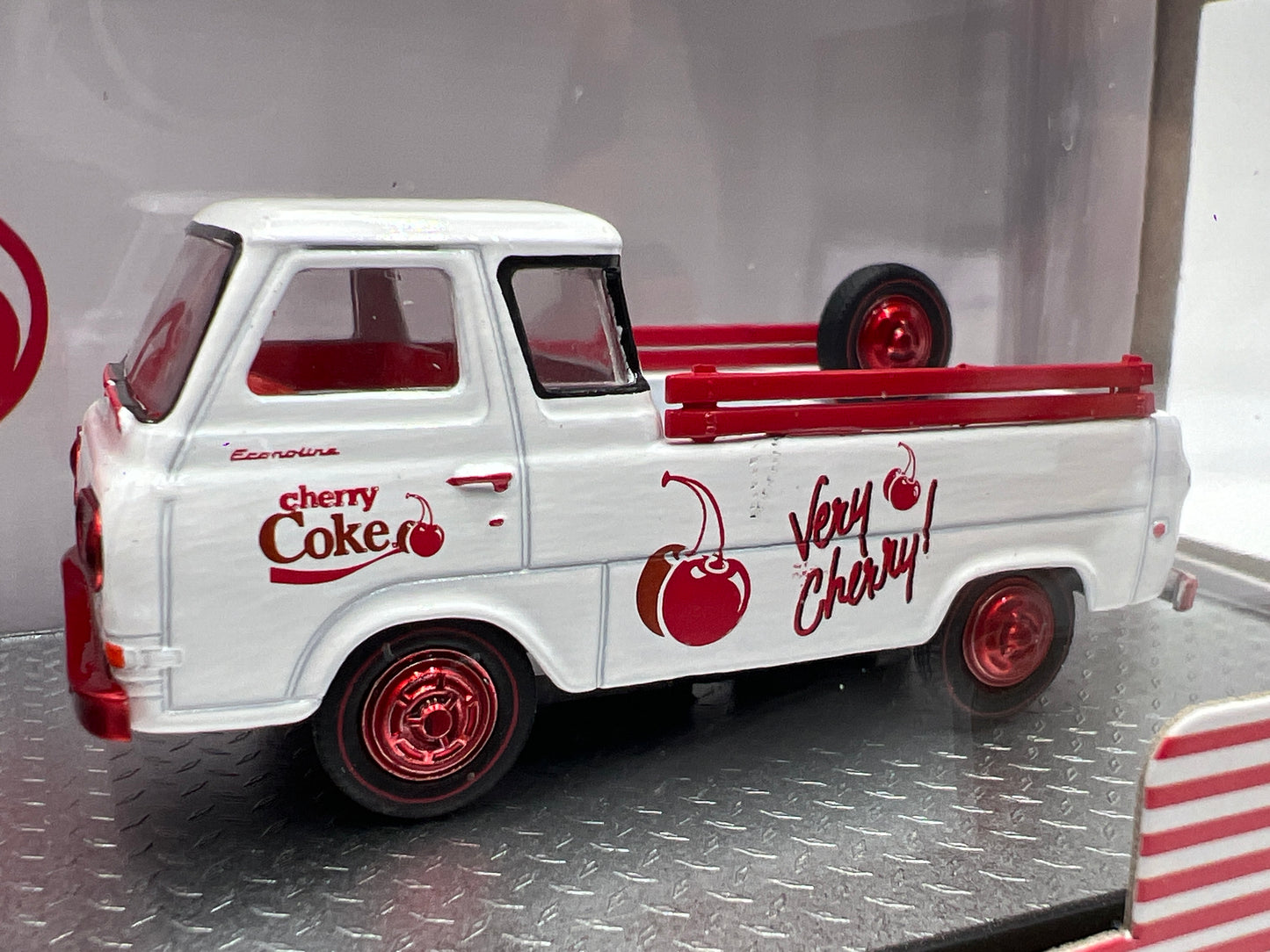 M2 Machines Auto Haulers CHASE Cherry Coke 1956 Ford C-950 Truck & 1964 Ford Econoline Truck TW24