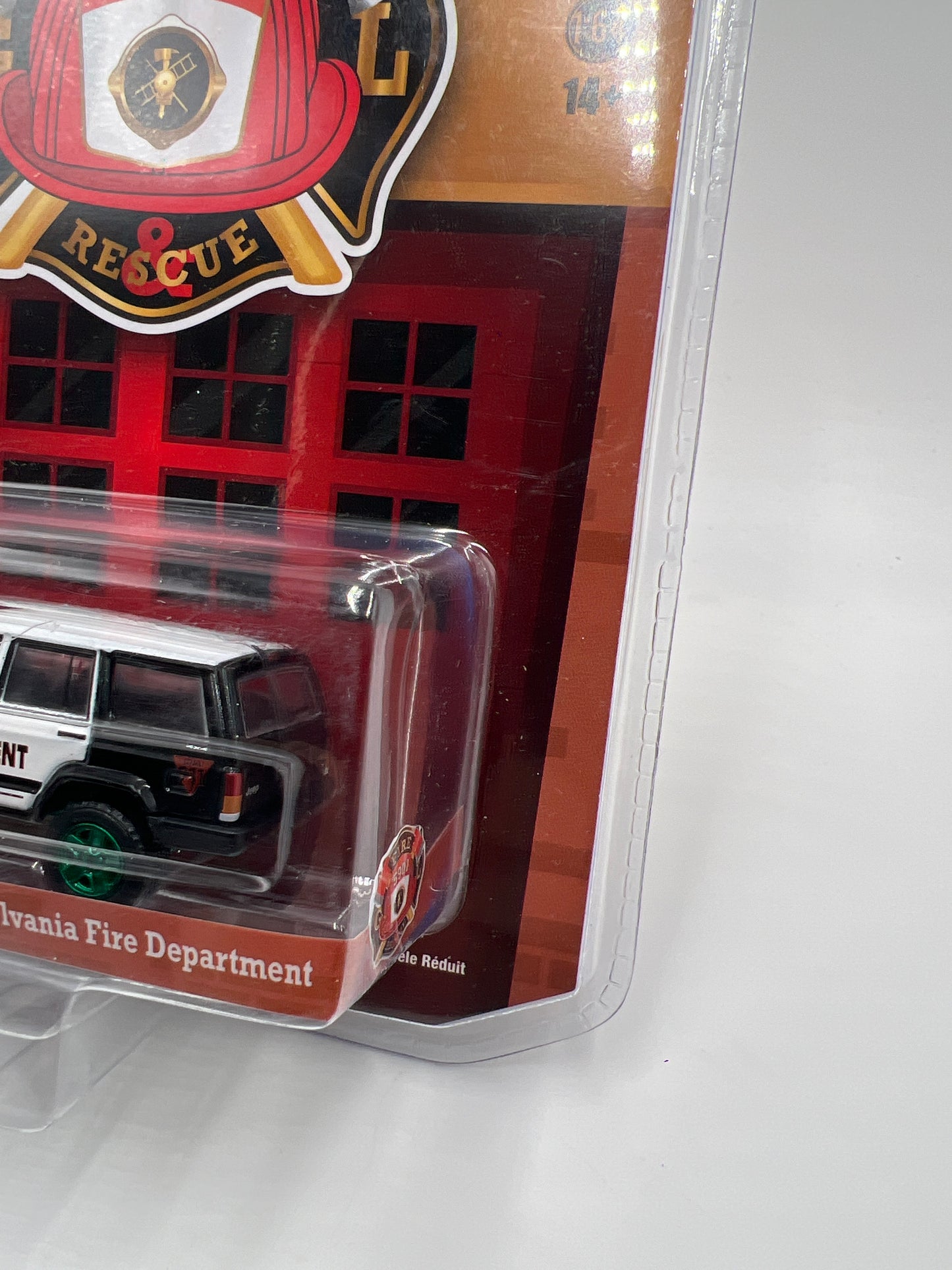 Greenlight Fire and Rescue 5901 Series 2 CHASE 2000 Jeep Cherokee Scottdale PA Fire Department