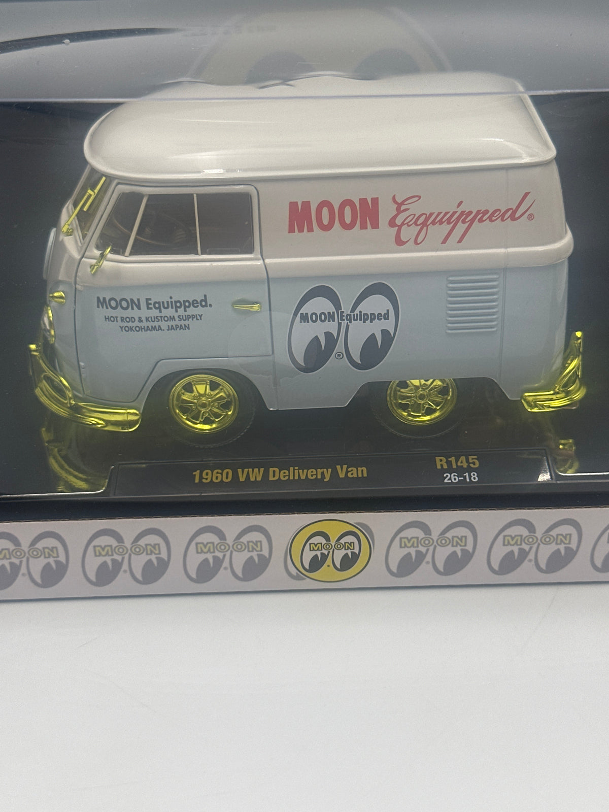 M2 Machines 1/24 CHASE 1960 VW Delivery Van Mooneyes R145