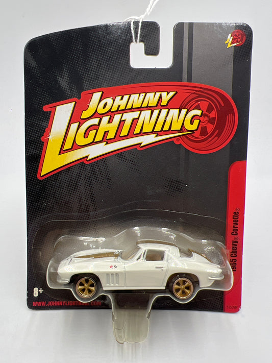 Johnny Lightning Small Card 1965 Chevy Corvette White 217G