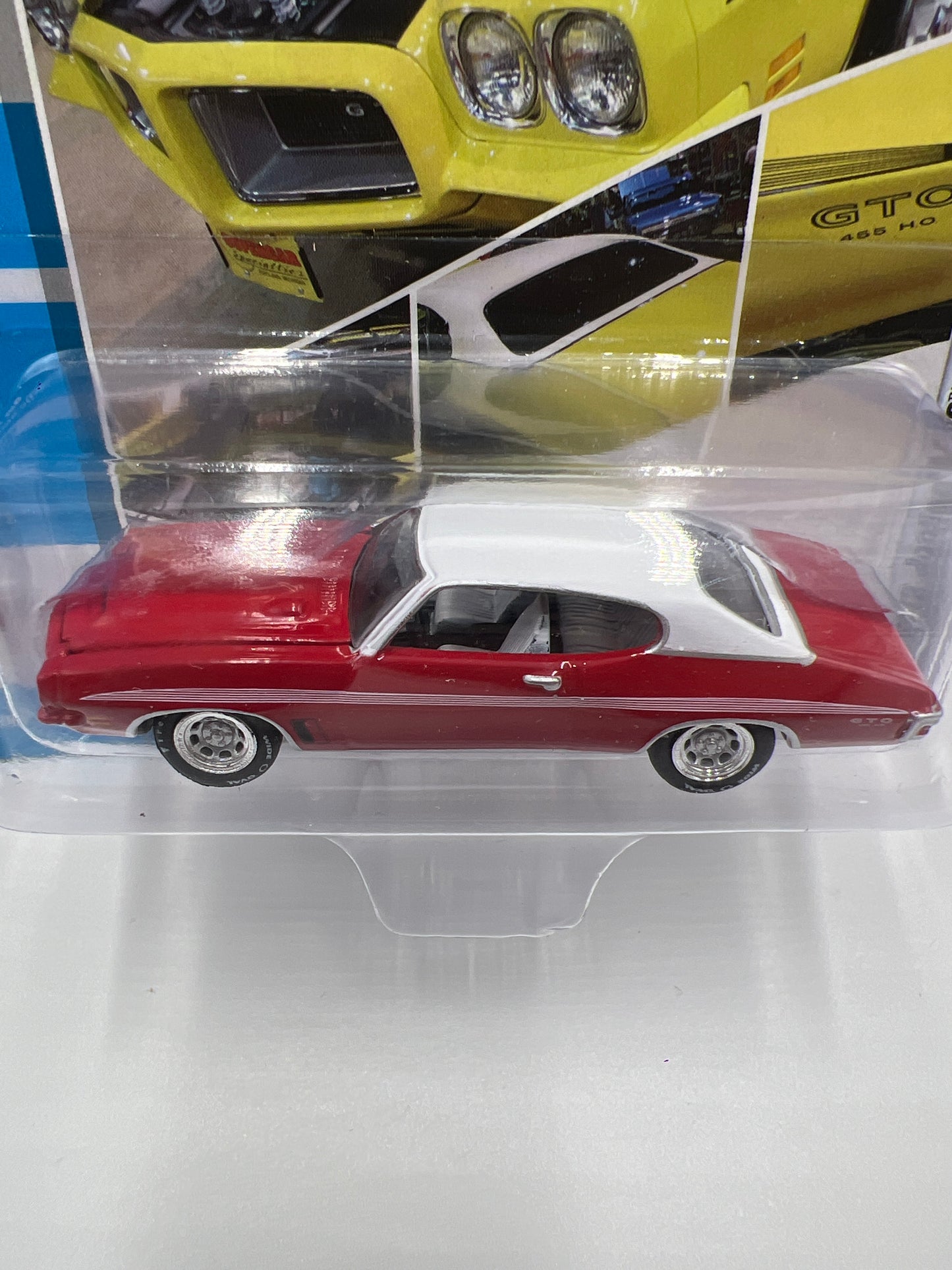 Johnny Lightning Muscle Cars U.S.A MCACN Release 3 Version B  1972 Pontiac GTO Cardinal Red 229A