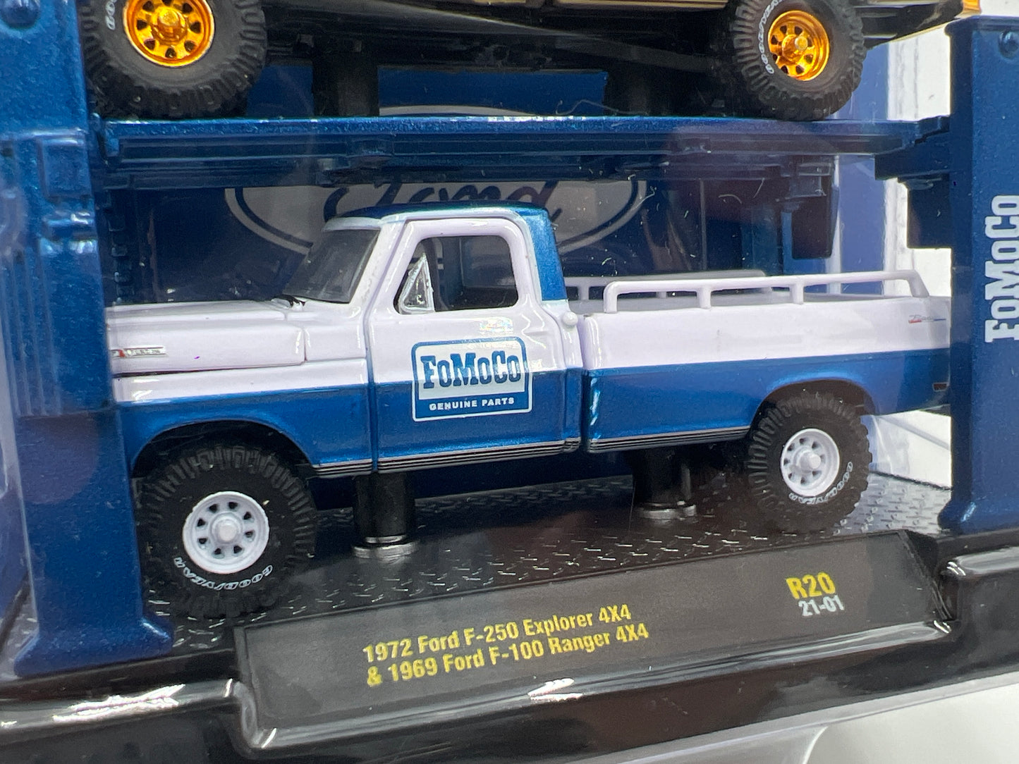 M2 Machines Auto-Lift 2 Pack CHASE FoMoCo 1972 Ford F-250 Explorer 4x4 & 1969 Ford F-100 Ranger 4x4 R20