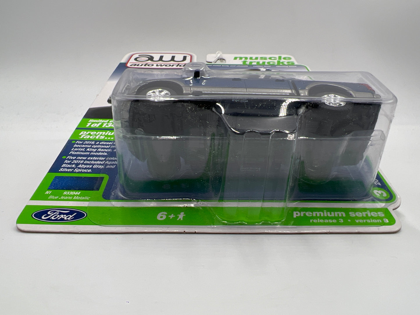 Auto World Muscle Trucks Release 3 Version B 2019 Ford F-150 Lariat Blue 183C