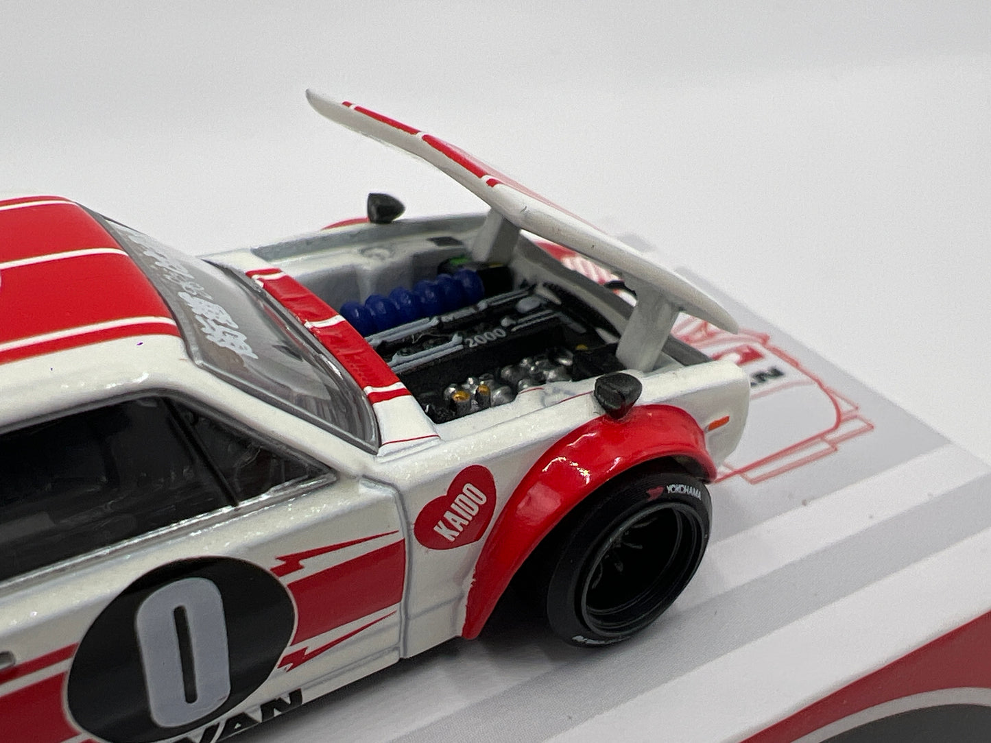 Mini GT Kaido House #211 Nissan Skyline 2000GT-R KPGC 10 Kaido Works V2 Red/White
