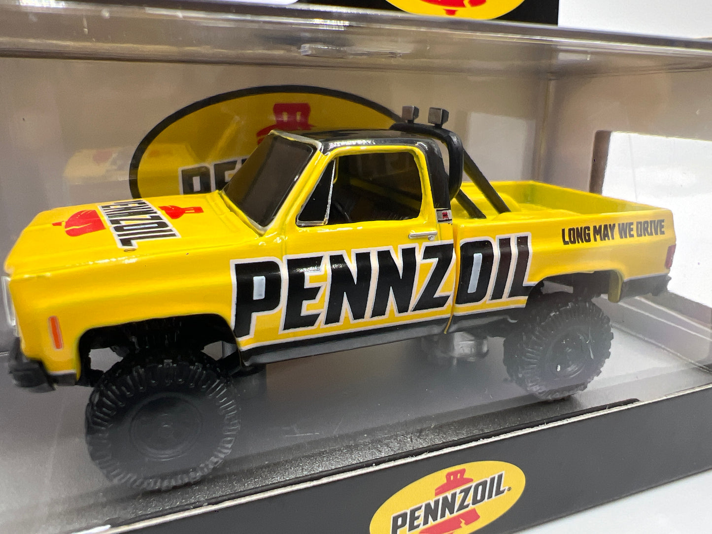 2025 M2 Machines Detroit Muscle 1976 GMC Sierra Grande 15 4x4 Yellow Pennzoil R87