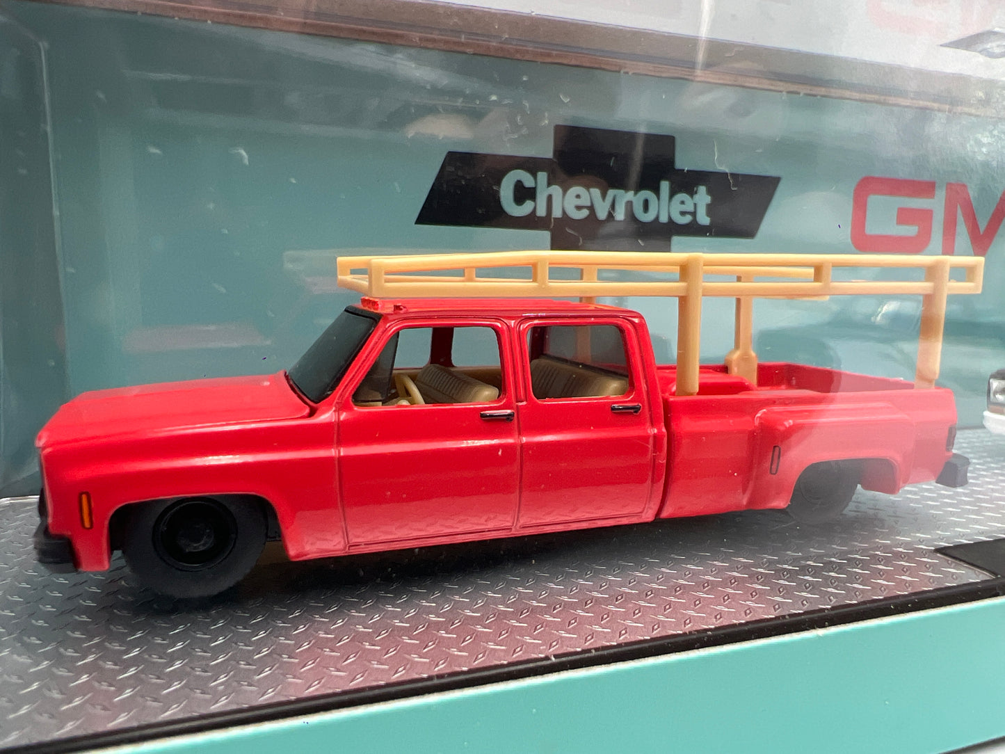 M2 Machines Haulers R82 1973 Chevrolet Cheyenne Super 30 & 1975 GMC Sierra Grande 15