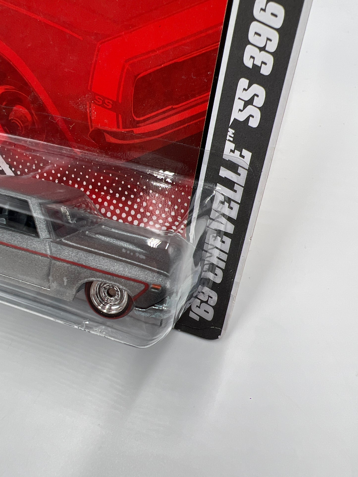 Hot Wheels Premium Garage Series #20 69 Chevelle SS 396 Silver W/Protector