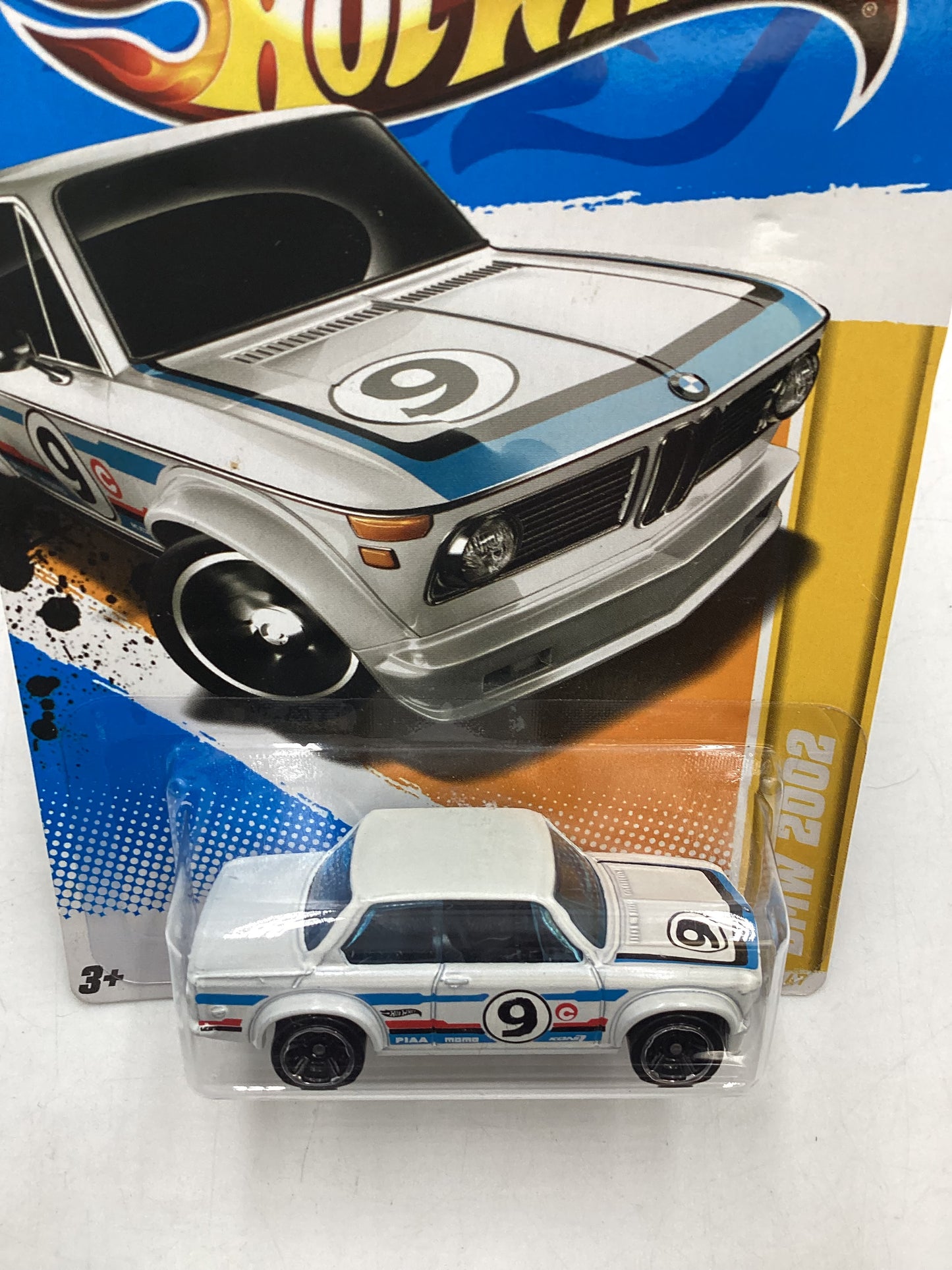 2012 Hot Wheels #021 BMW 2002 White 106H