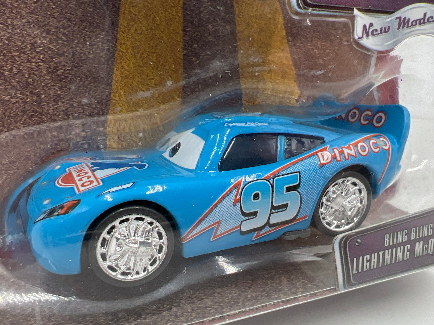 Disney Pixar The World Of Cars 3 Pack Dinoco Dream Gold Mia/Gold Tia & Bling Bling Lightning McQueen 136A