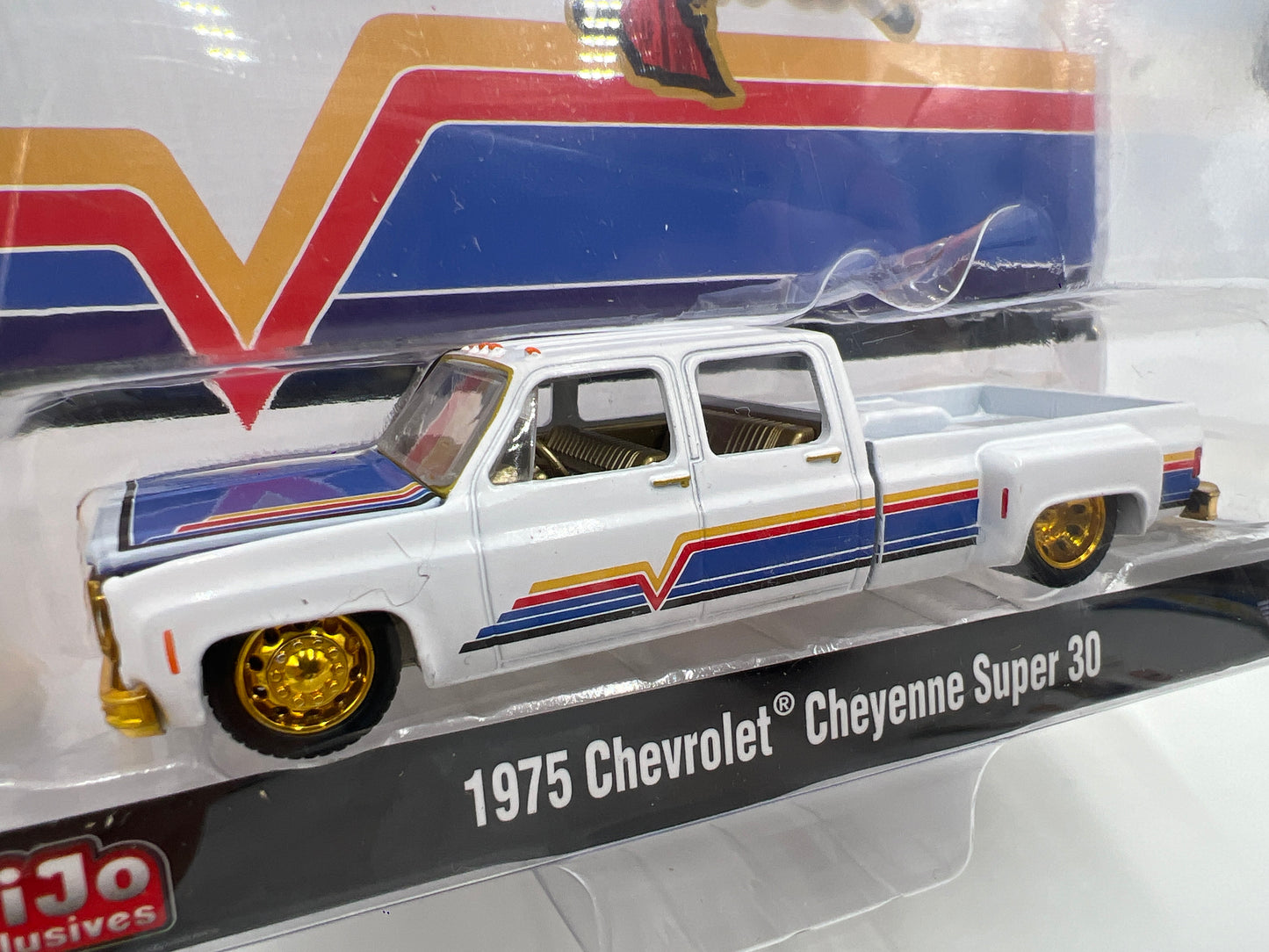 2025 M2 Machines Mijo Exclusives CHASE C10s In The Park 1975 Chevrolet Cheyenne Super 30 White MJS08