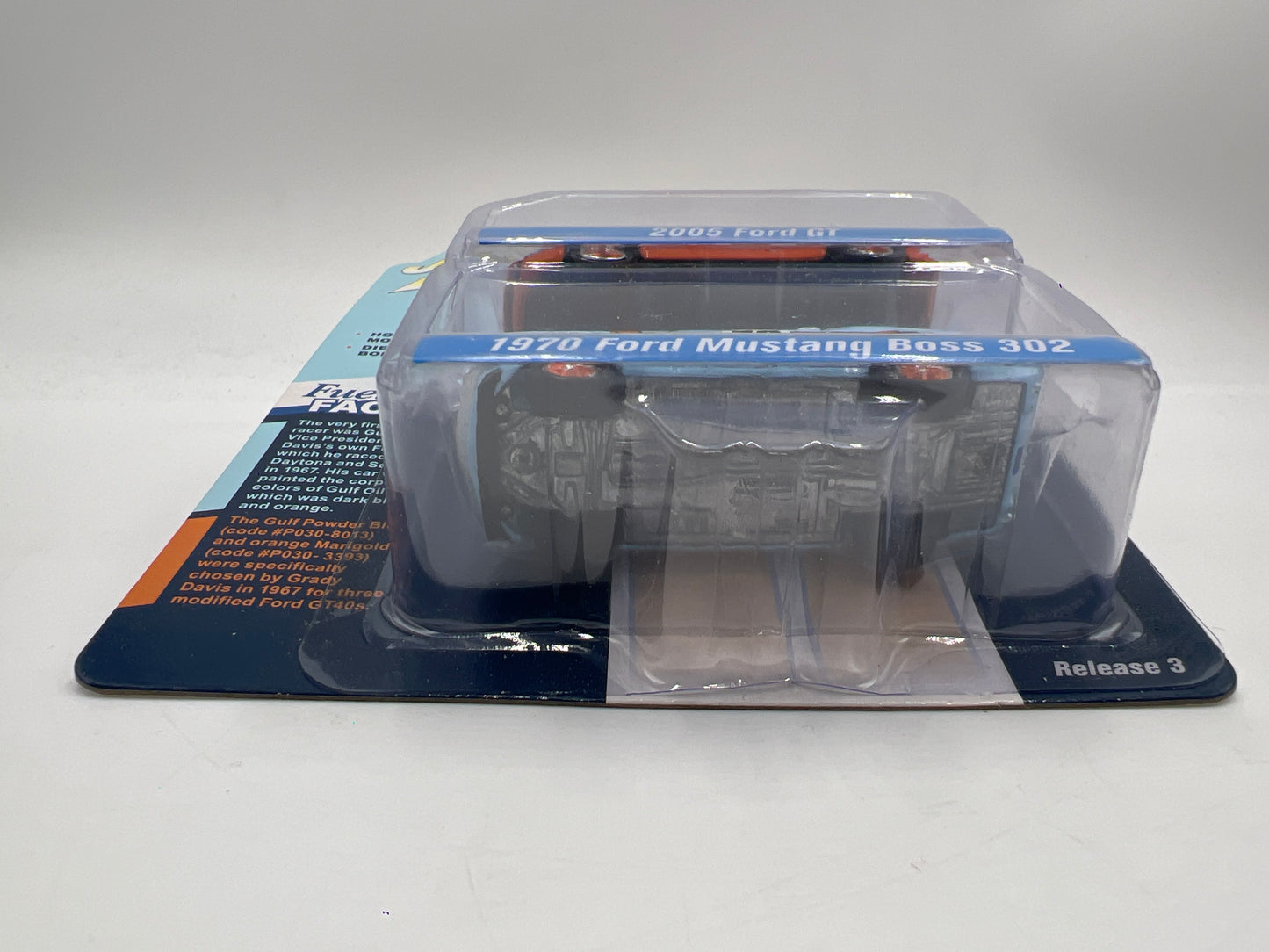 Johnny Lightning Release 3 Gulf 2 Pack 2005 Ford GT & 1970 Ford Mustang Boss 302