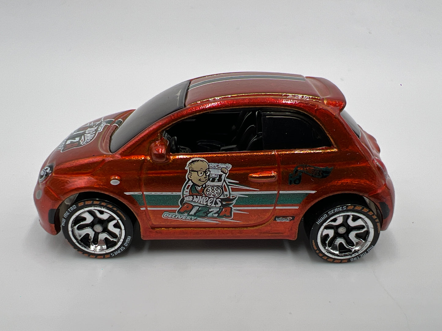 Hot Wheels iD Metro Series 1 #1 Fiat 500e Orange