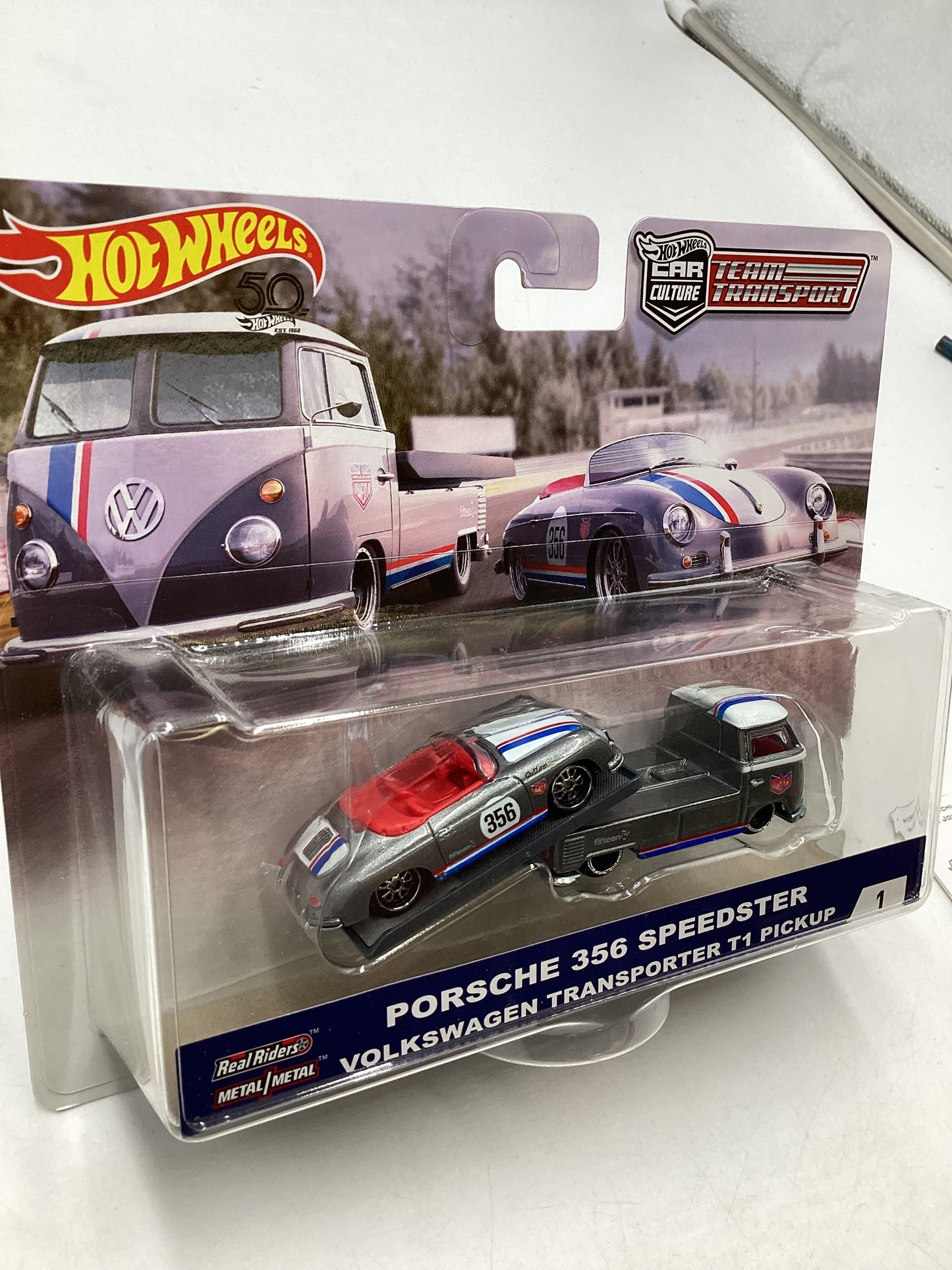 2018 Hot Wheels Team transport #1 Porsche 356 Speedster & Volkswagen Transporter T1 Pickup with Protector